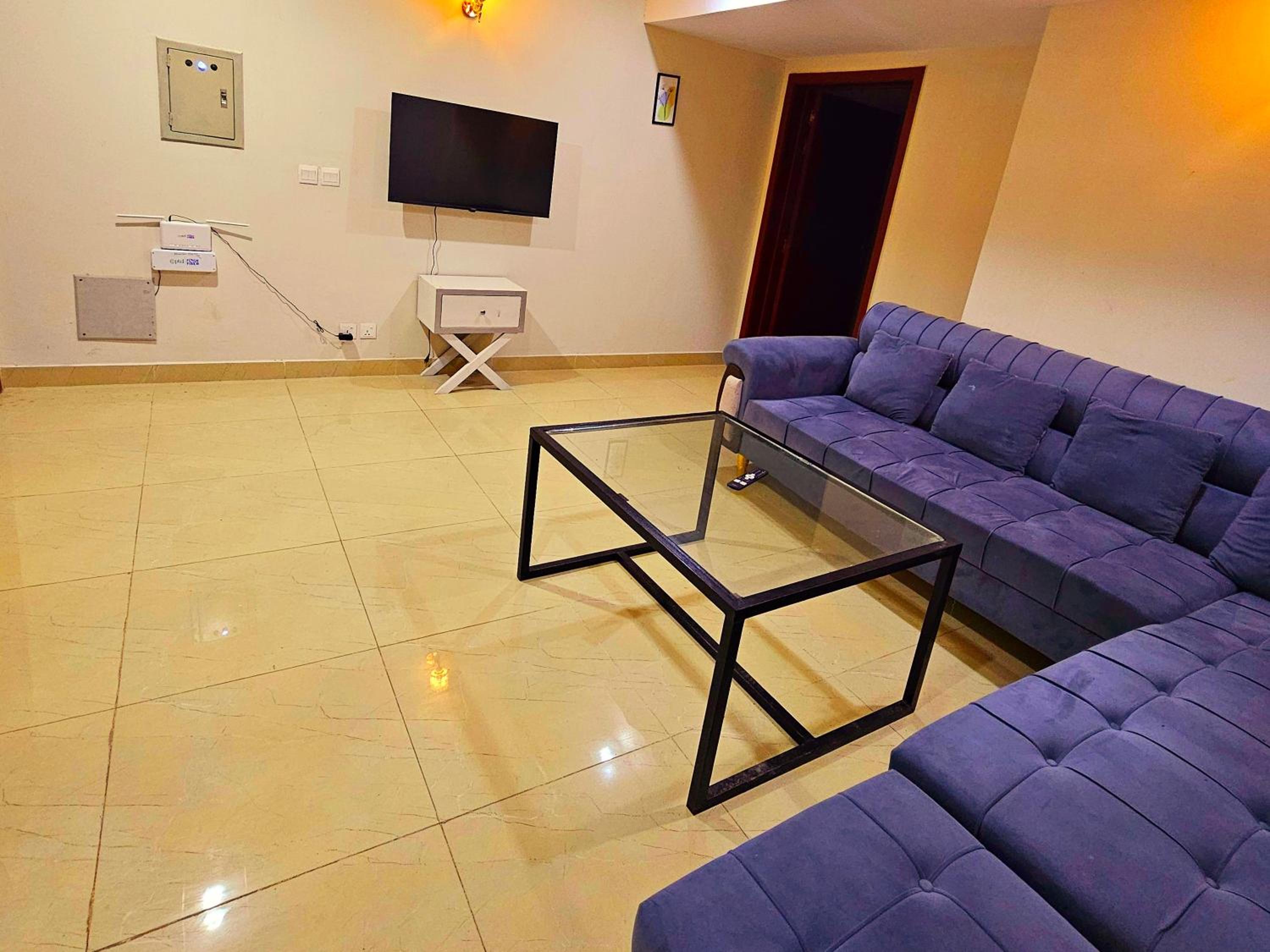 1BHK Lavish and Modern Apartment in Gulberg Greens view 5