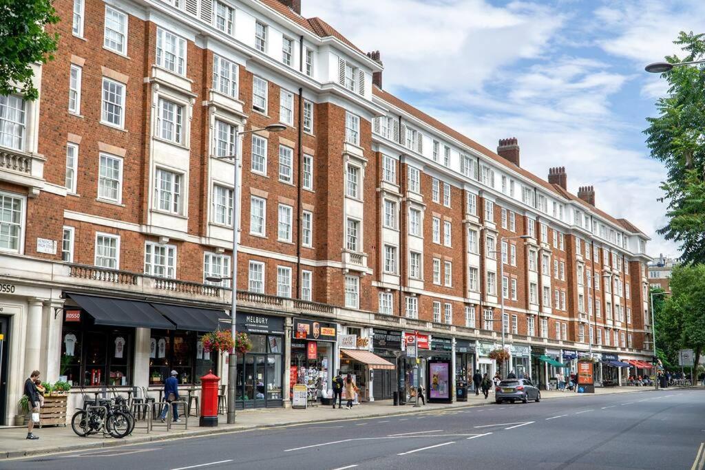 2BR flat in Kensington, 2 mints Earl's Court tube