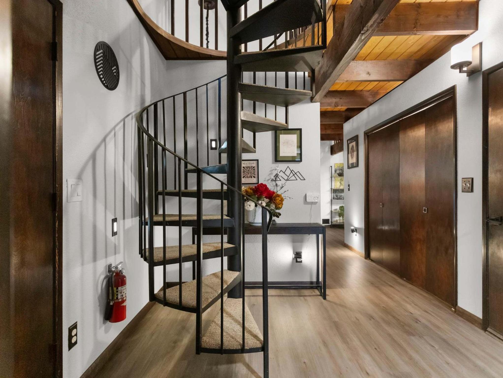 Lolowood Chalet - Modern cozy nature retreat dog friendly