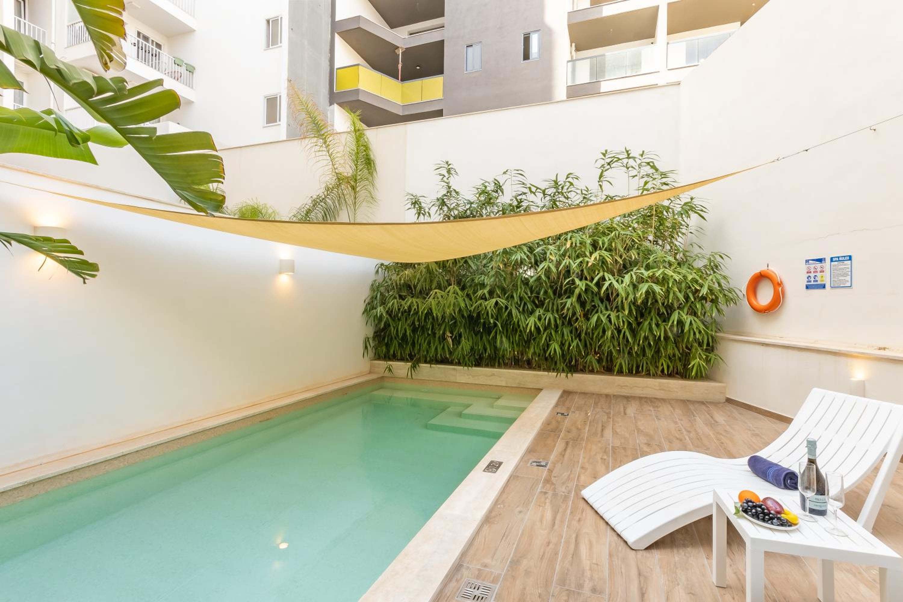Modern Beautiful Pool And Sea Apt Qawra - Happy Rentals view 2