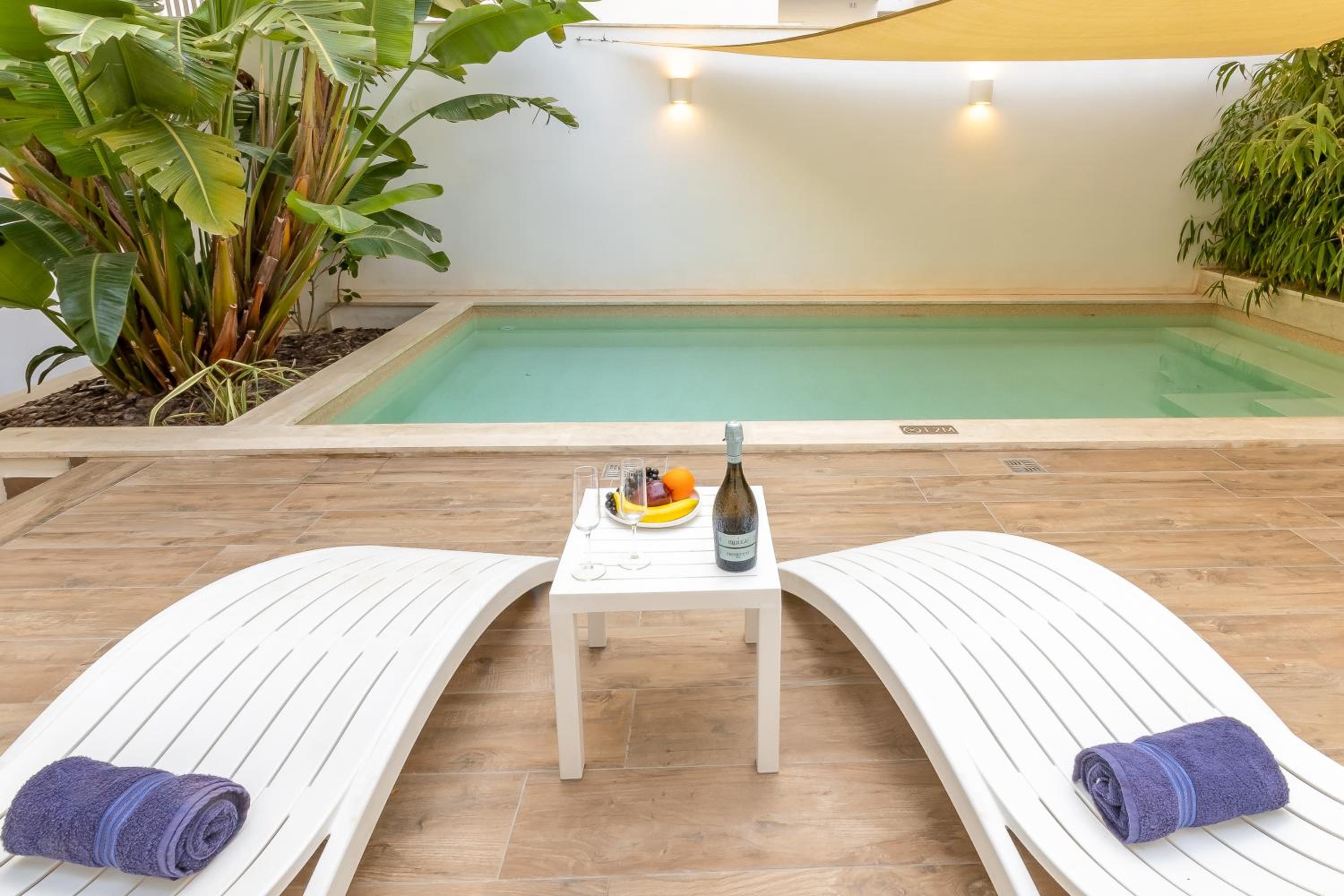 Modern Beautiful Pool And Sea Apt Qawra - Happy Rentals view 3