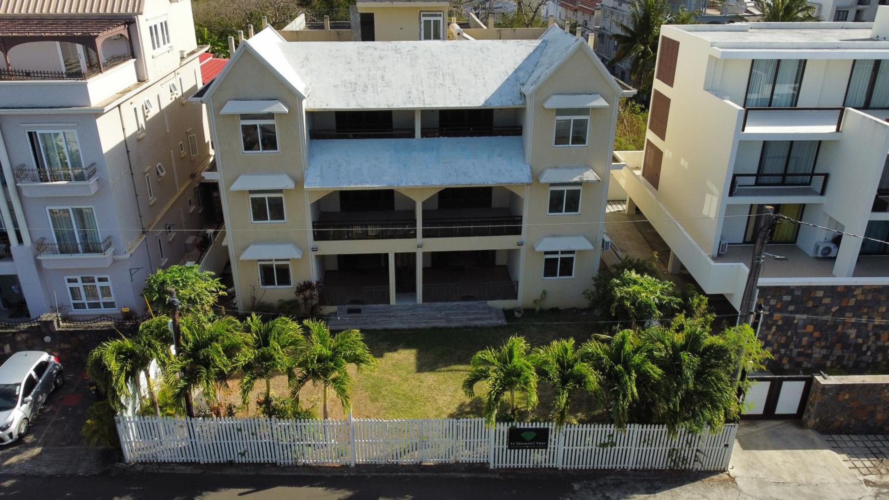 Le Diamant Vert Apartments @ Mont Choisy