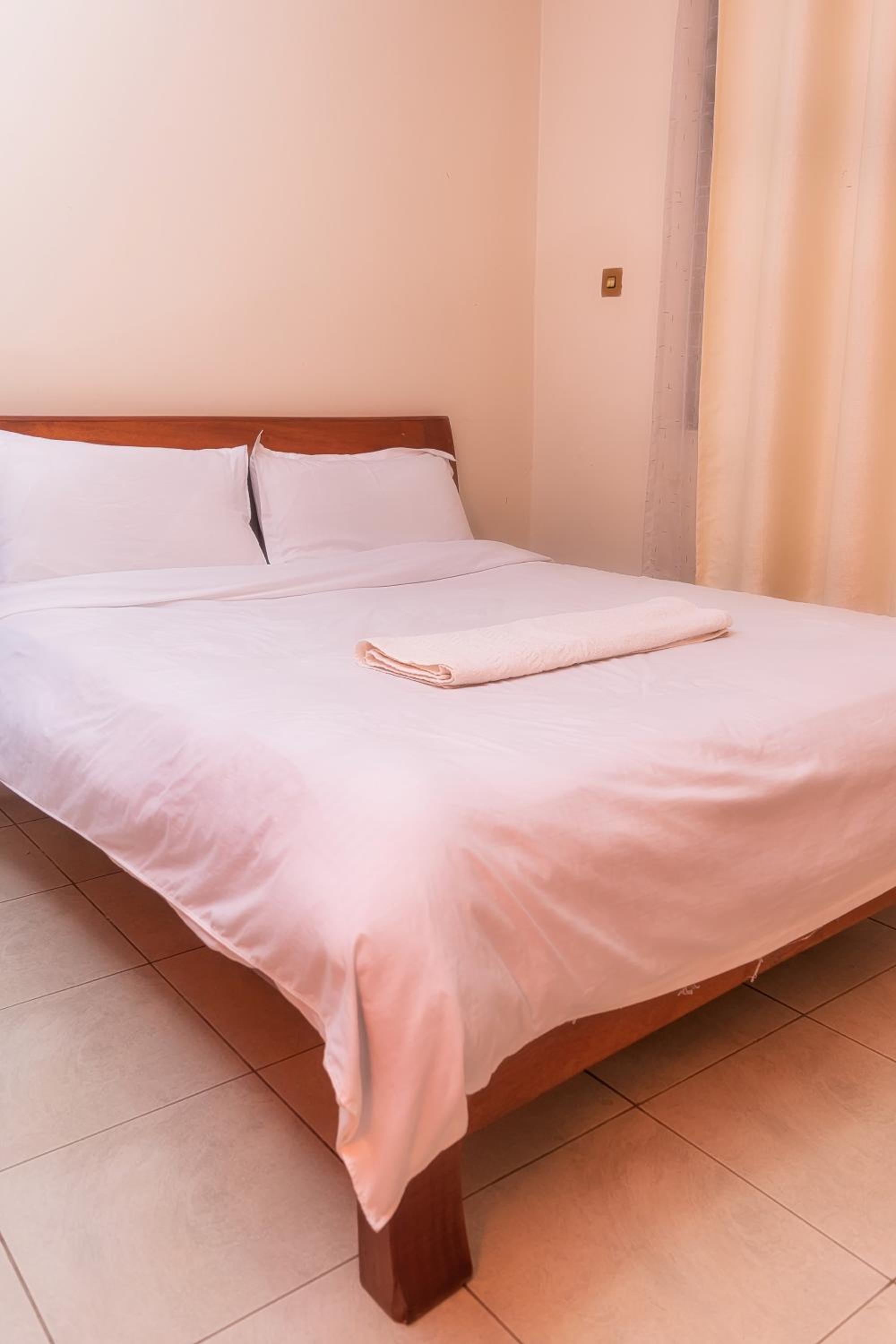 Honey Suite Two Bedroom Master & Suite Apartments view 2