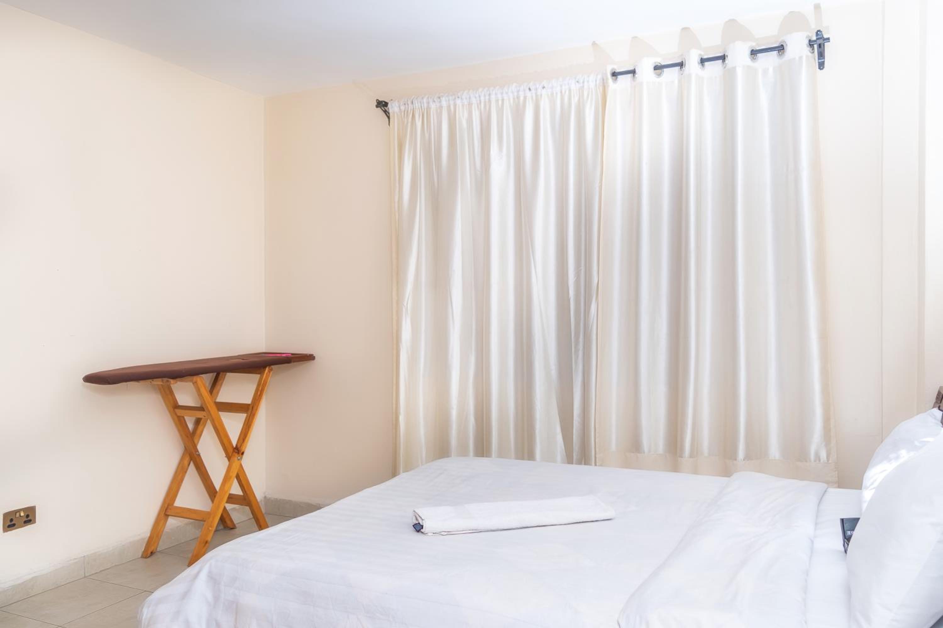 Honey Suite Two Bedroom Master & Suite Apartments view 3