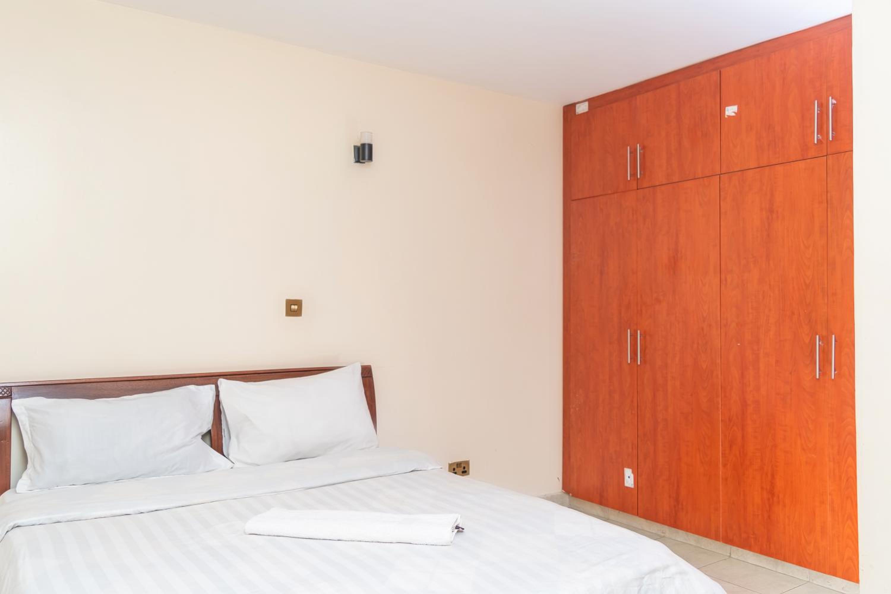 Honey Suite Two Bedroom Master & Suite Apartments view 4