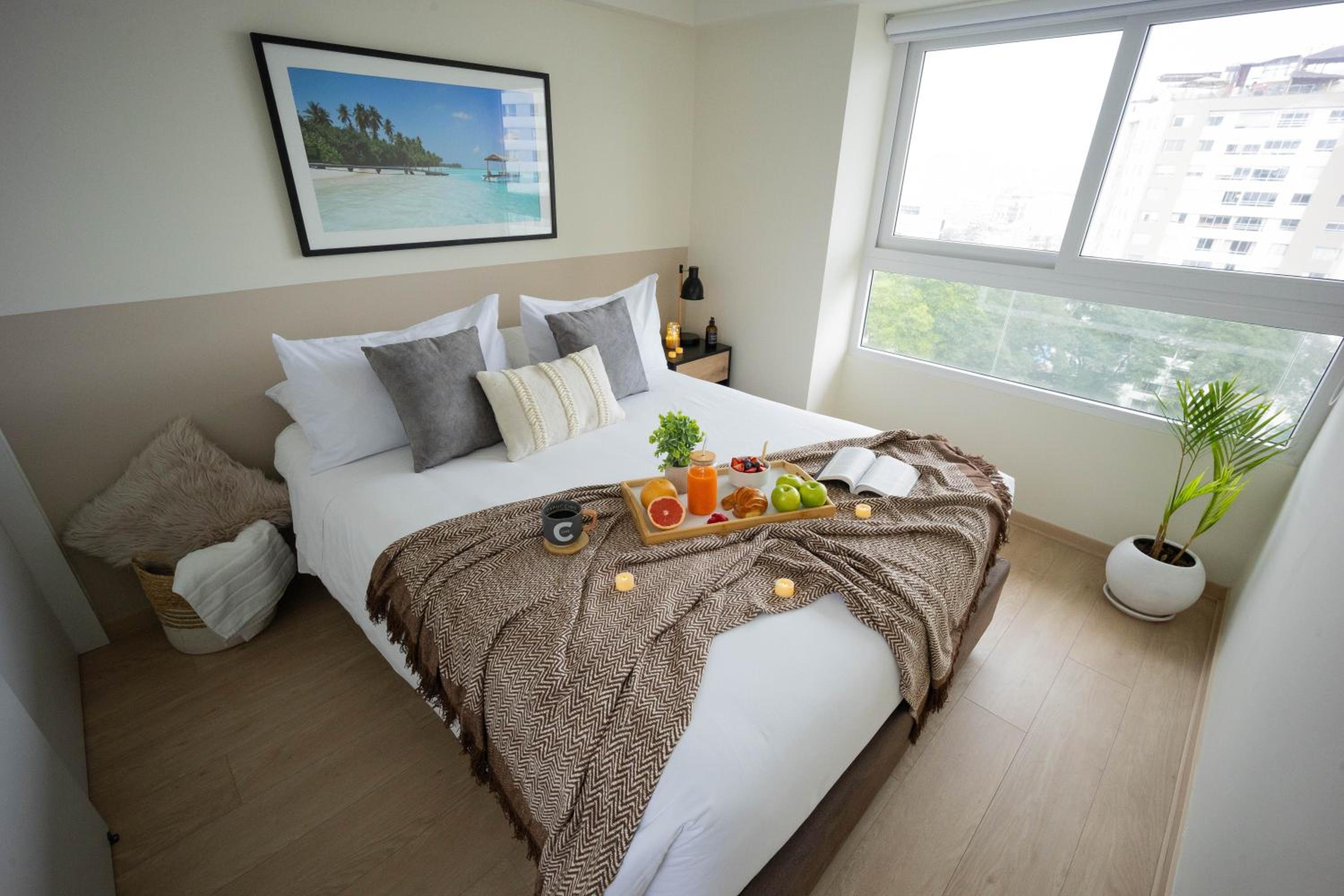 Suite Deluxe 2BR with Balcony And City Views view 4