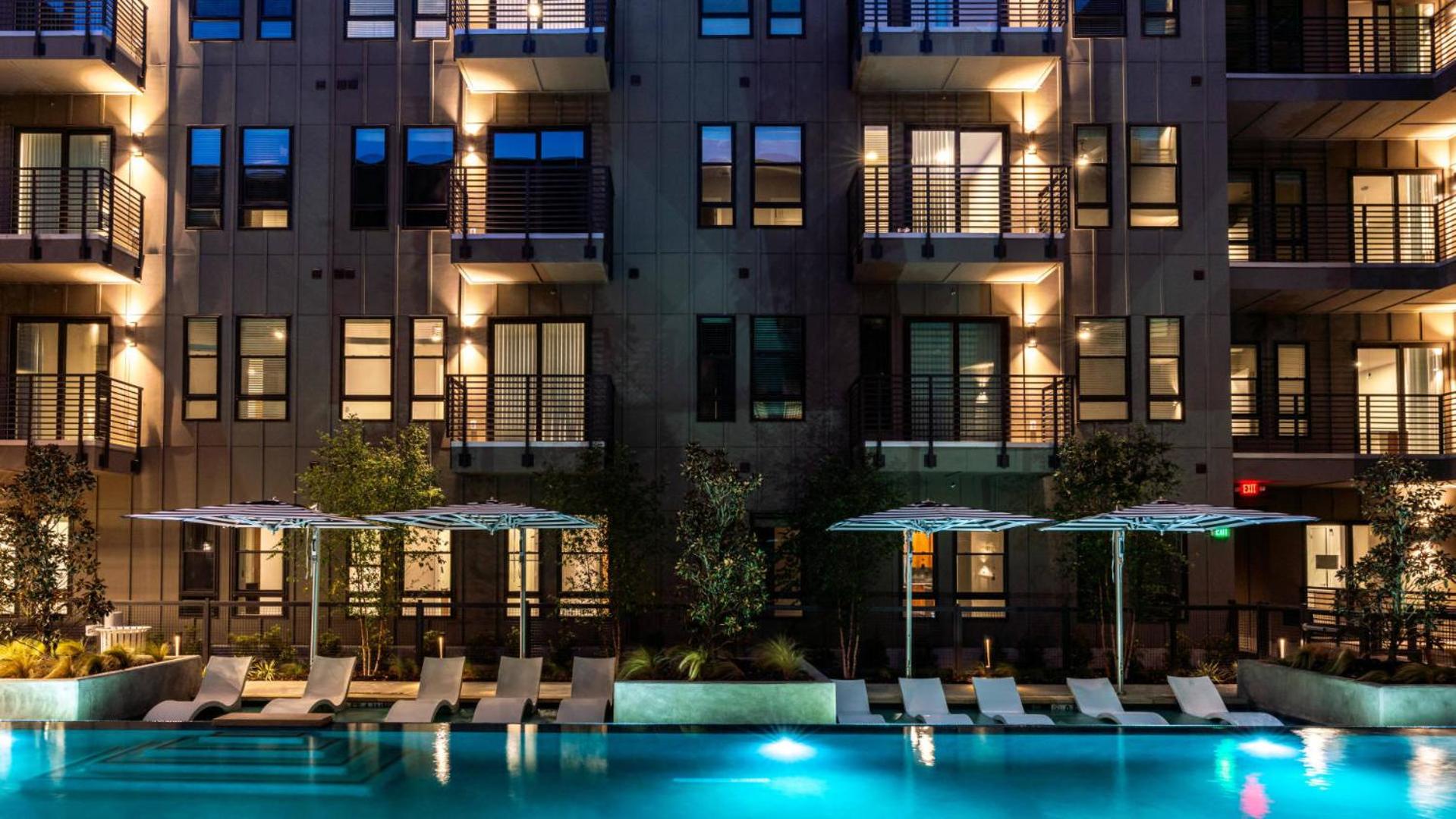 Lux Downtown Fort Worth Retreat, Resort Style Pool, Gym and Parking - Property Image 18
