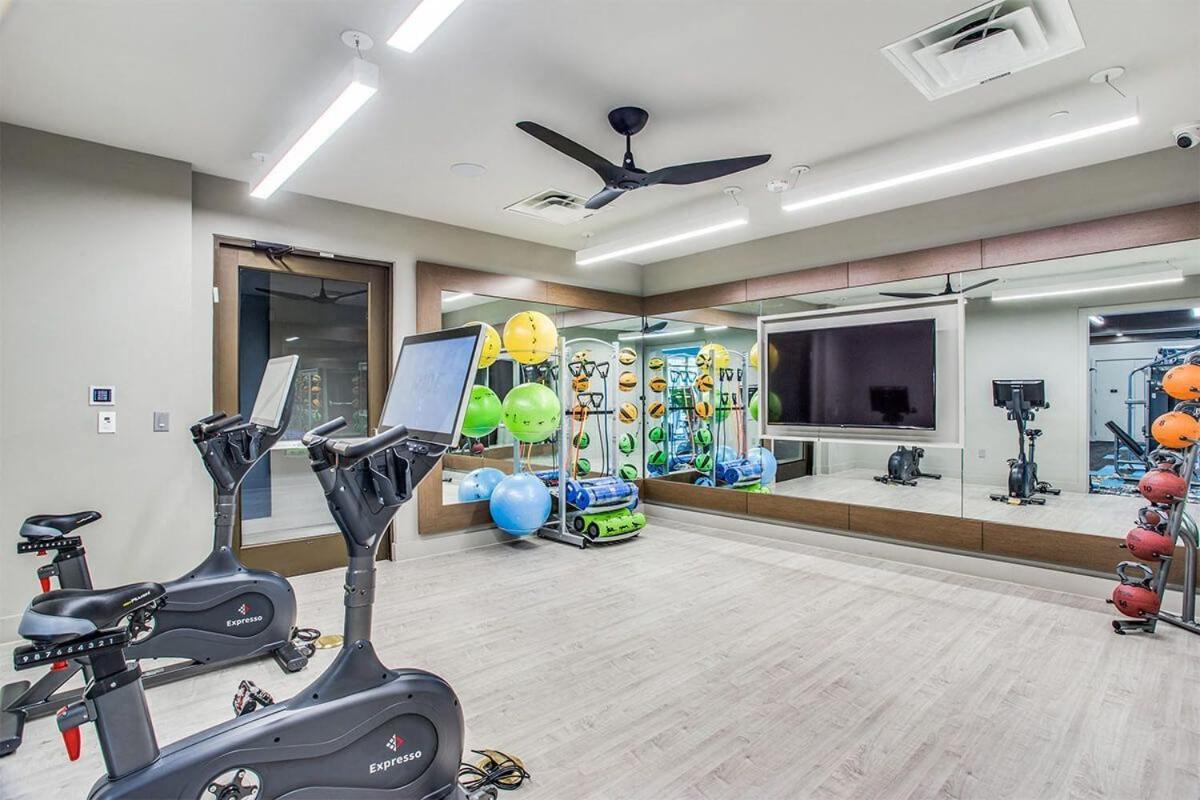 Lux Downtown Fort Worth Retreat, Resort Style Pool, Gym and Parking - Property Image 13