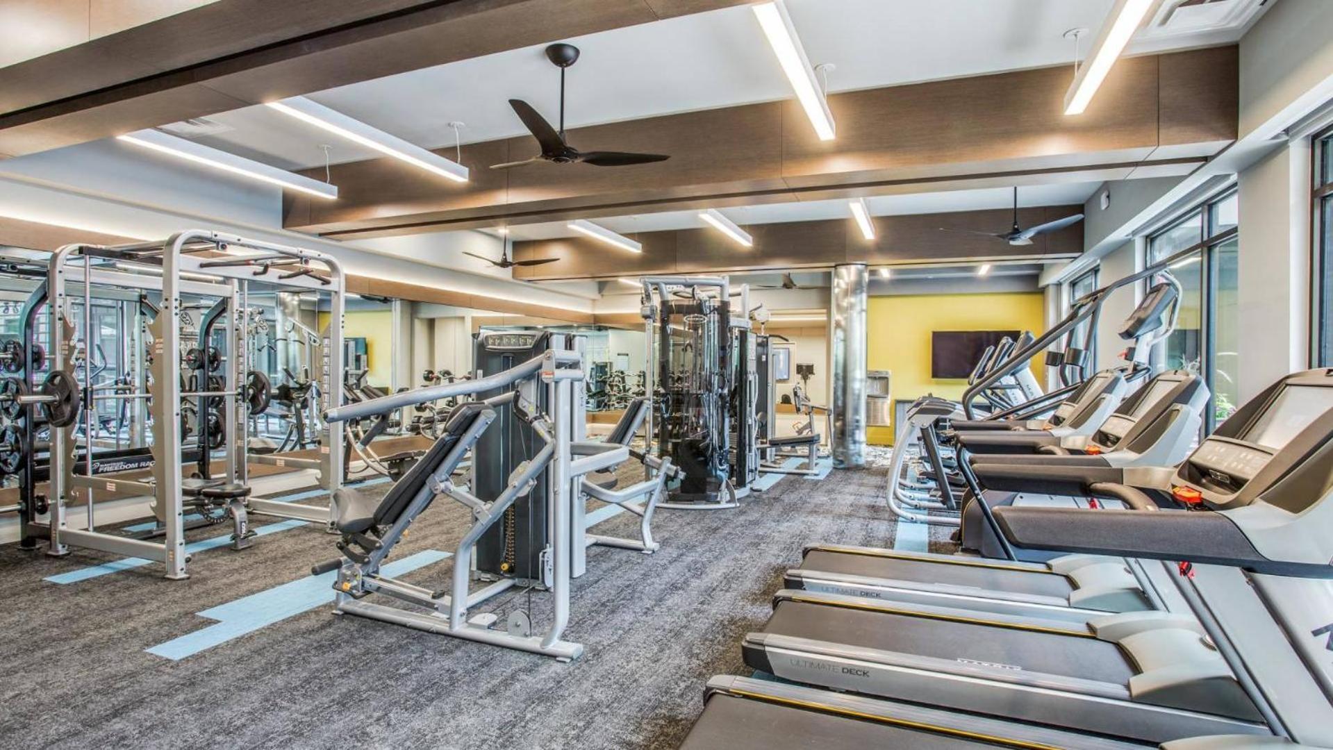 Lux Downtown Fort Worth Retreat, Resort Style Pool, Gym and Parking - Property Image 7