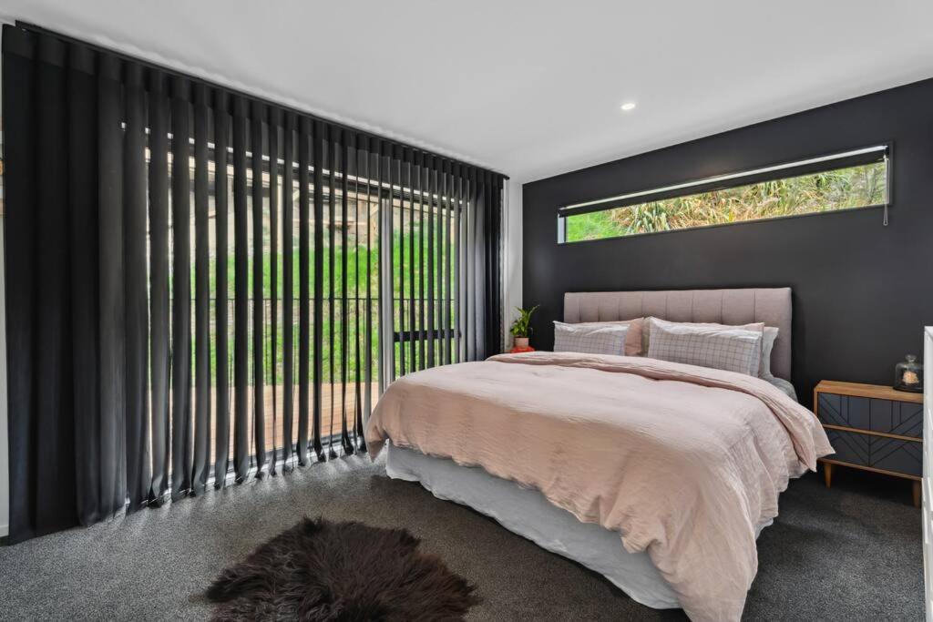 Scenic Arthur's Point Luxury view 2