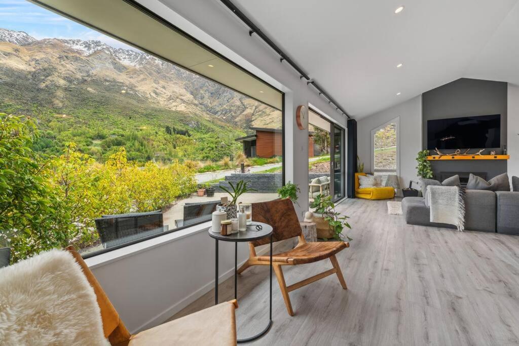 Scenic Arthur's Point Luxury view 5