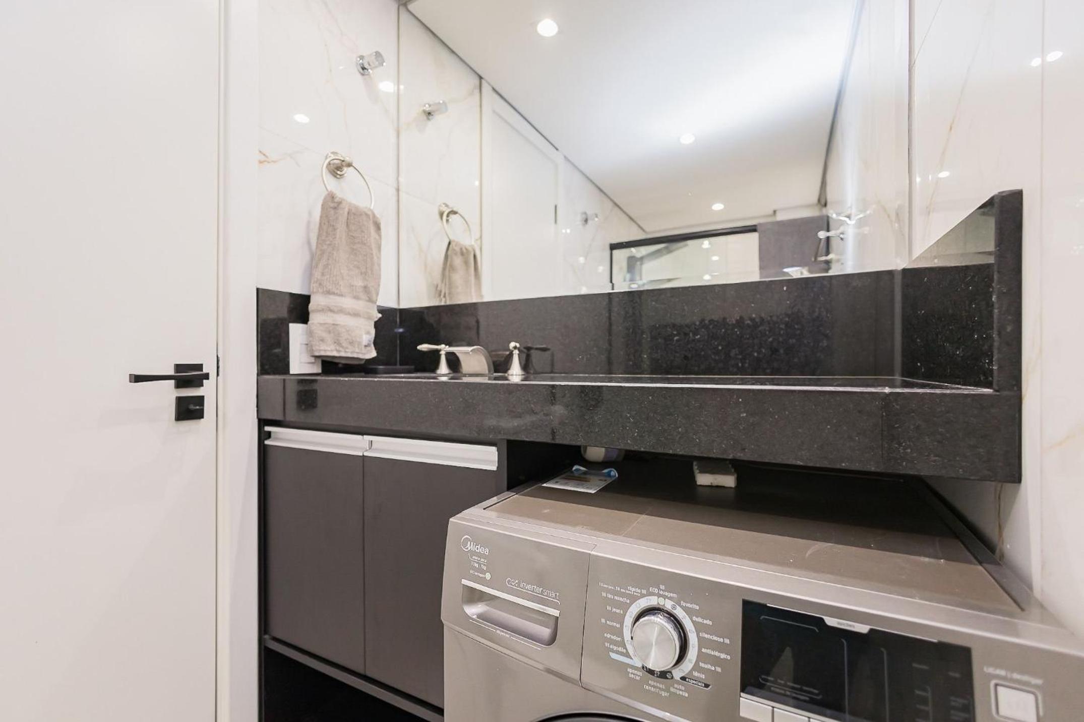 Ed St Thomas | No melhor local do centro de Curitiba | Gonzaga Stays