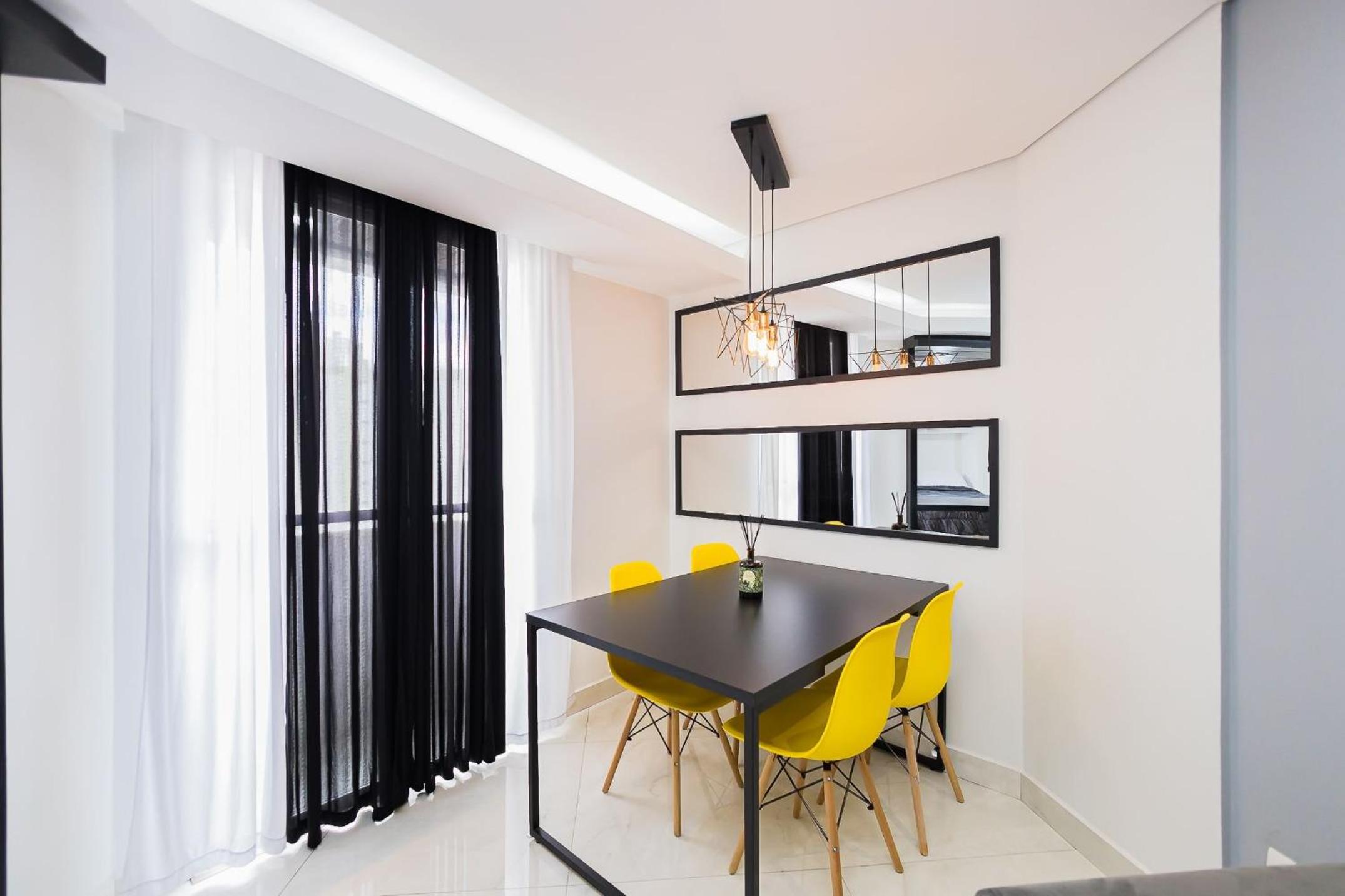 Ed St Thomas | No melhor local do centro de Curitiba | Gonzaga Stays