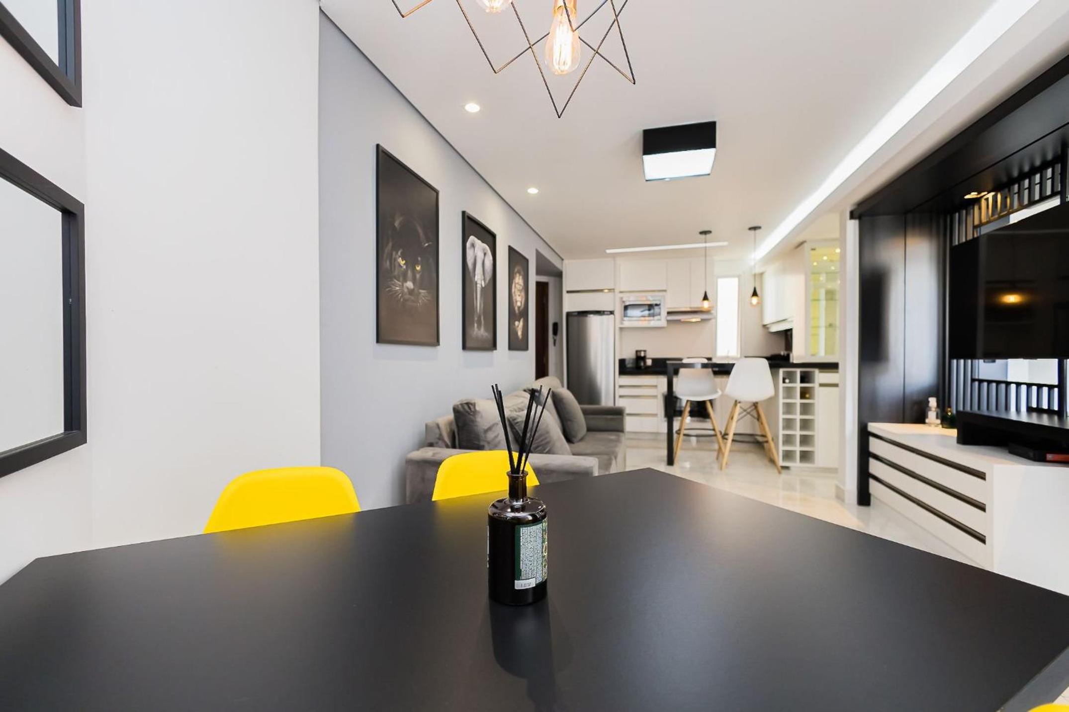 Ed St Thomas | No melhor local do centro de Curitiba | Gonzaga Stays