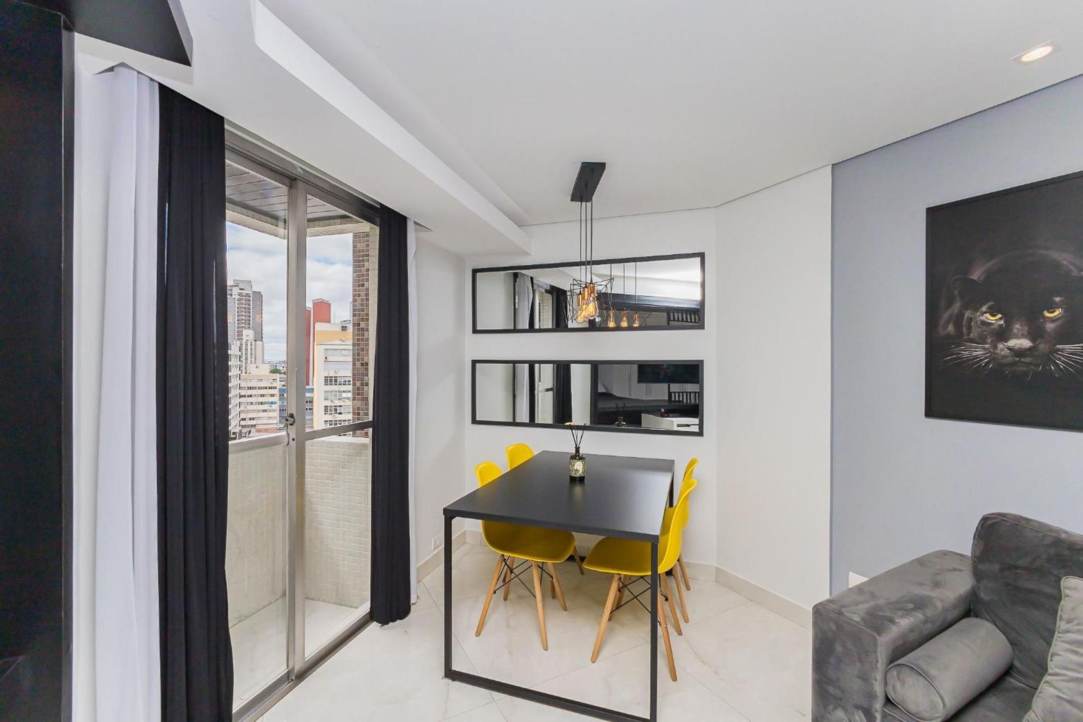 Ed St Thomas | No melhor local do centro de Curitiba | Gonzaga Stays