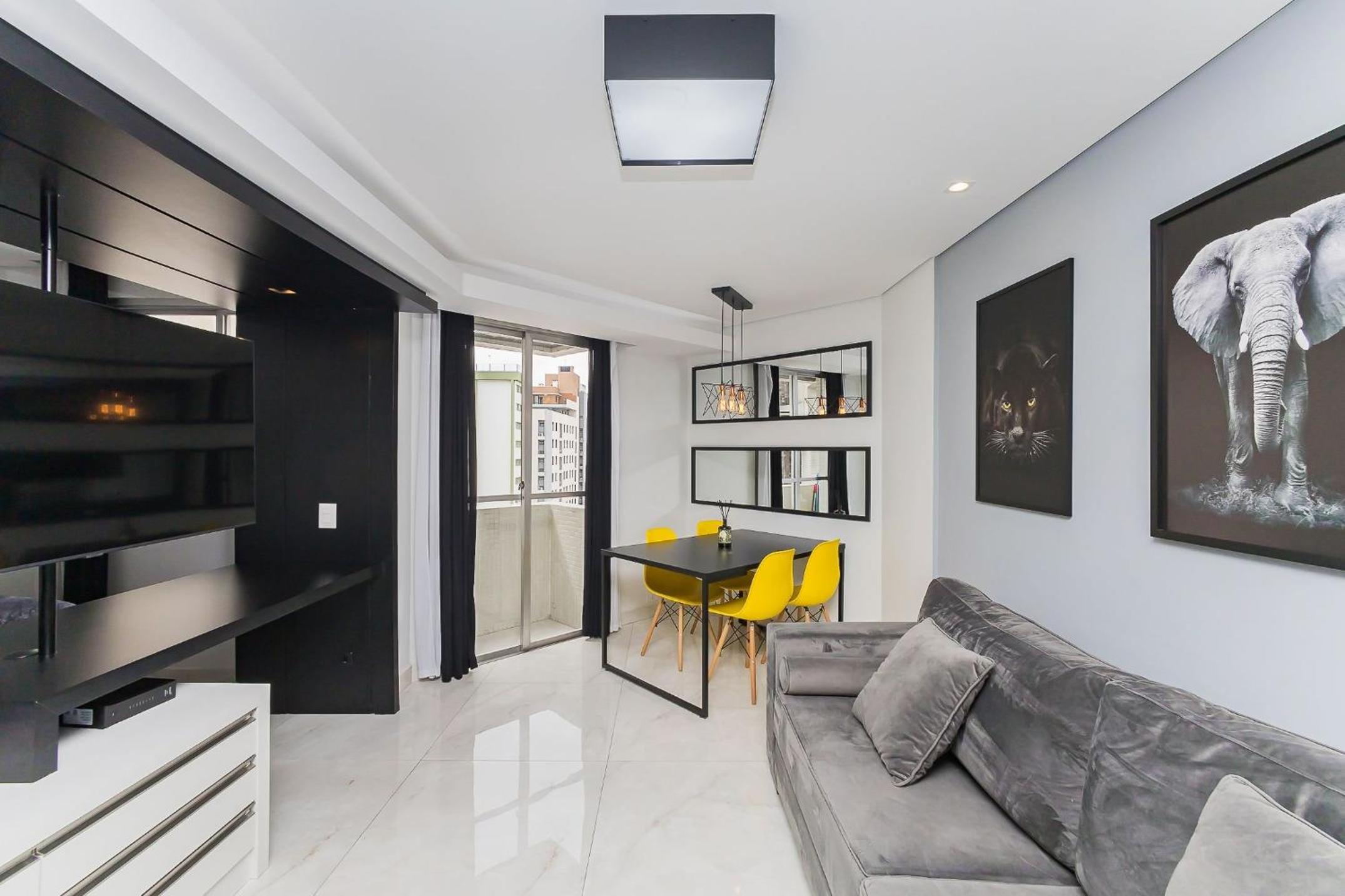 Ed St Thomas | No melhor local do centro de Curitiba | Gonzaga Stays