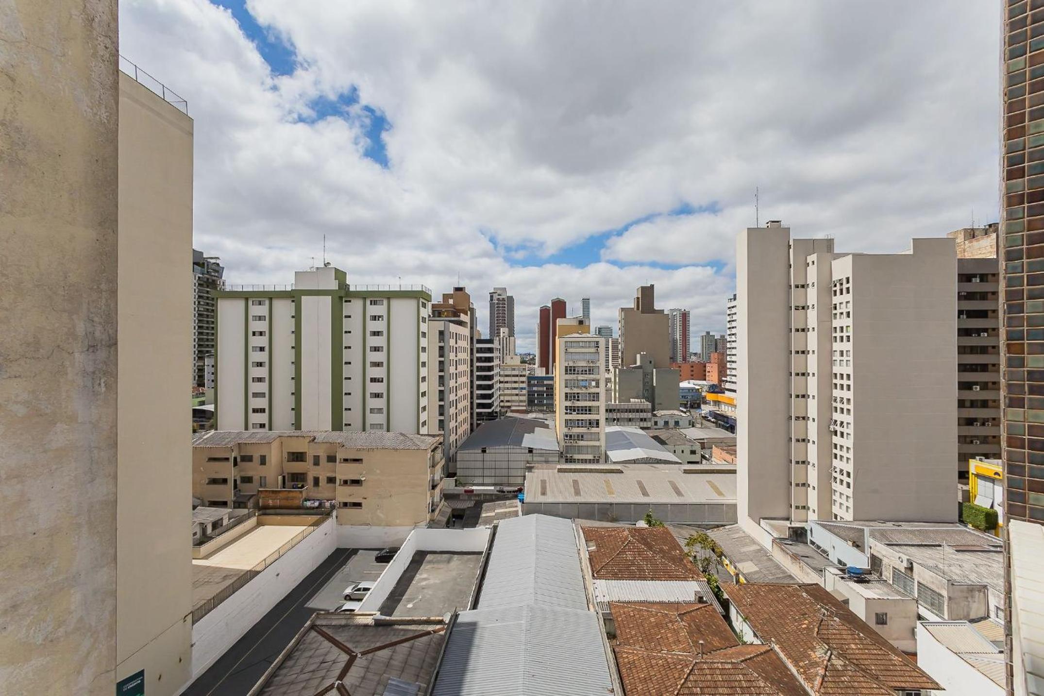 Ed St Thomas | No melhor local do centro de Curitiba | Gonzaga Stays