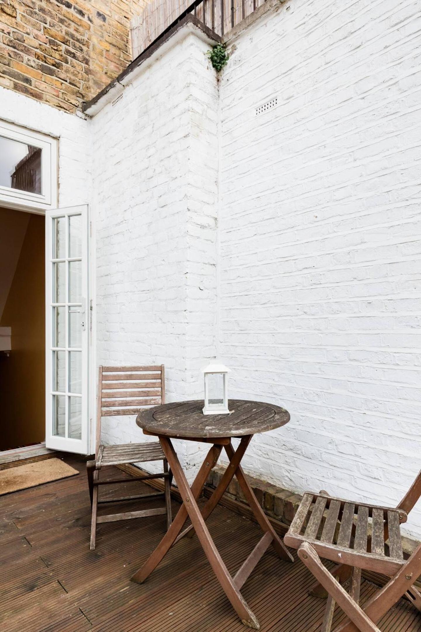 Vibrant Apartment with a Patio in Chelsea