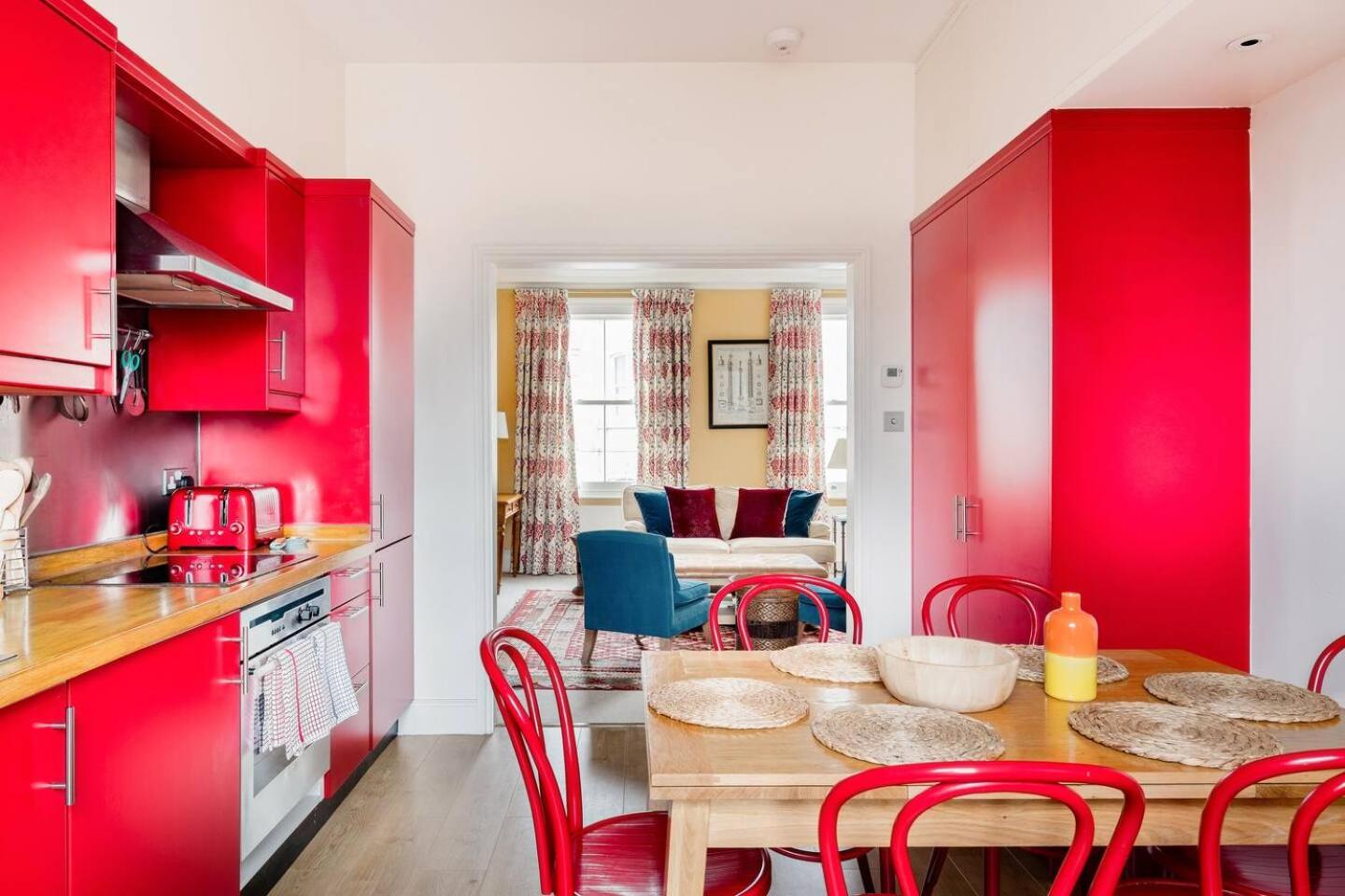 Vibrant Apartment with a Patio in Chelsea