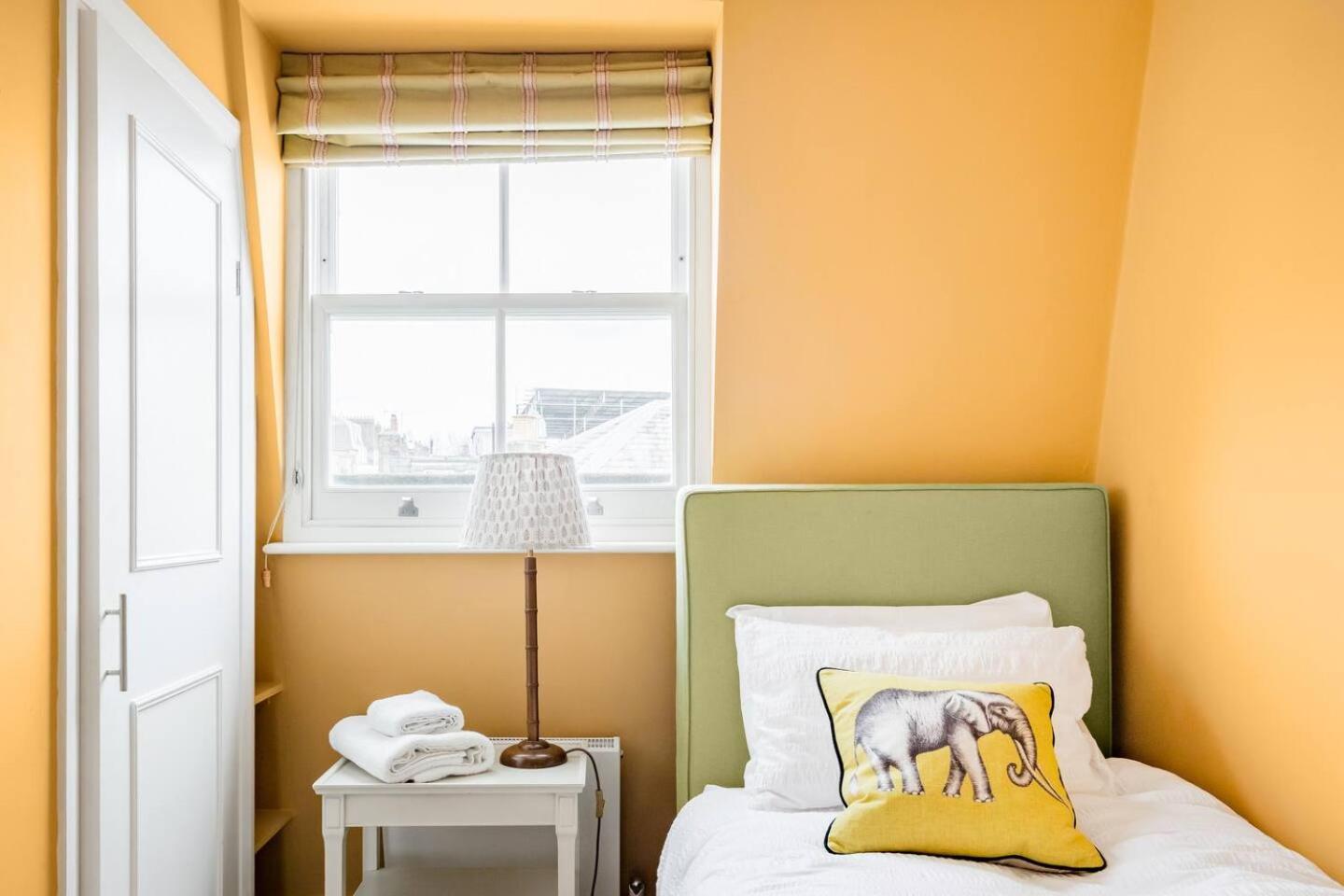 Vibrant Apartment with a Patio in Chelsea