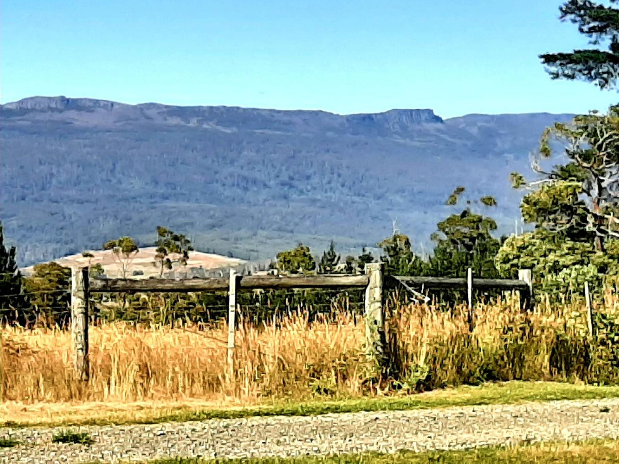 Wakefields - an enchanting mountain view cottage