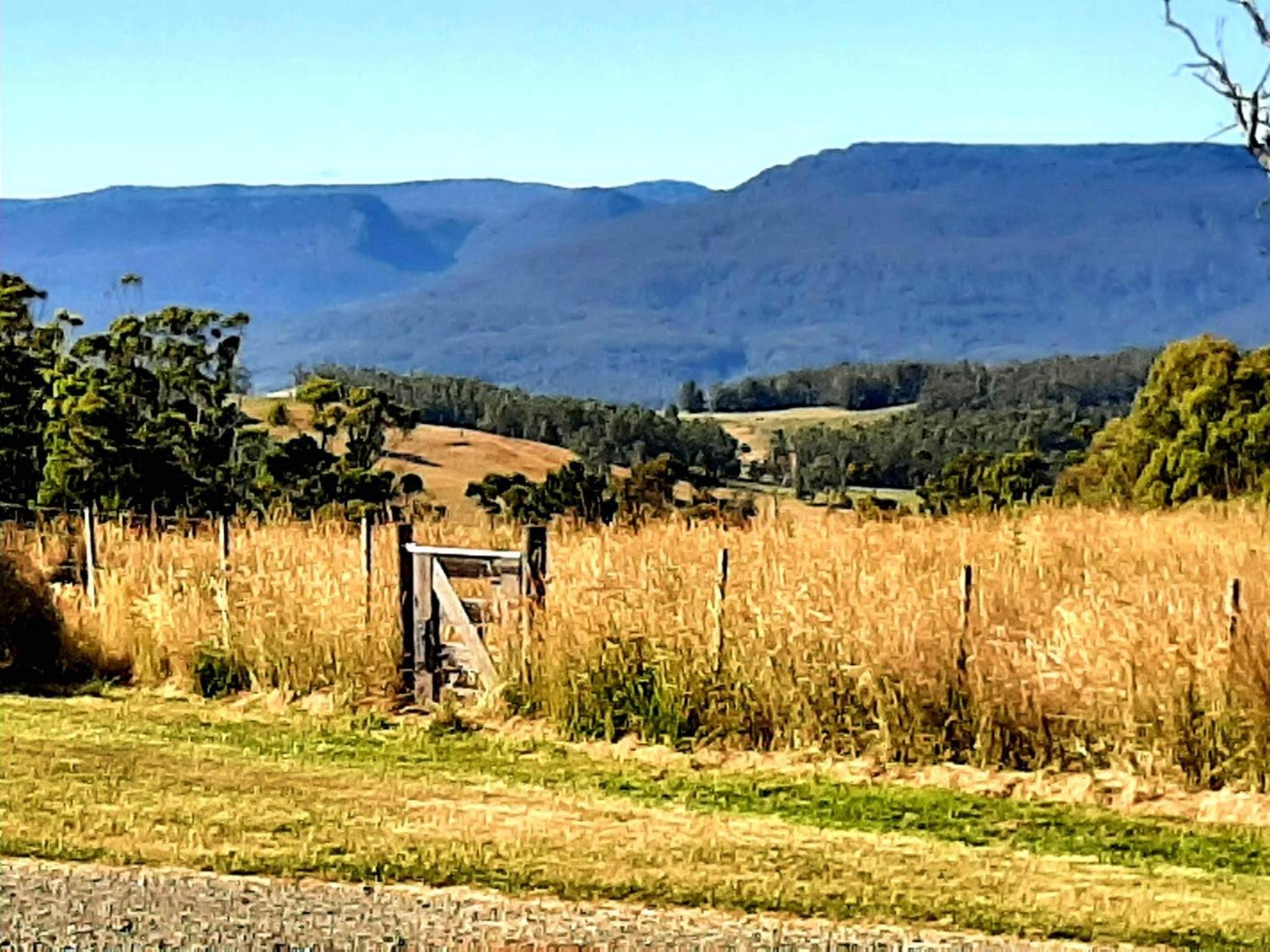 Wakefields - an enchanting mountain view cottage