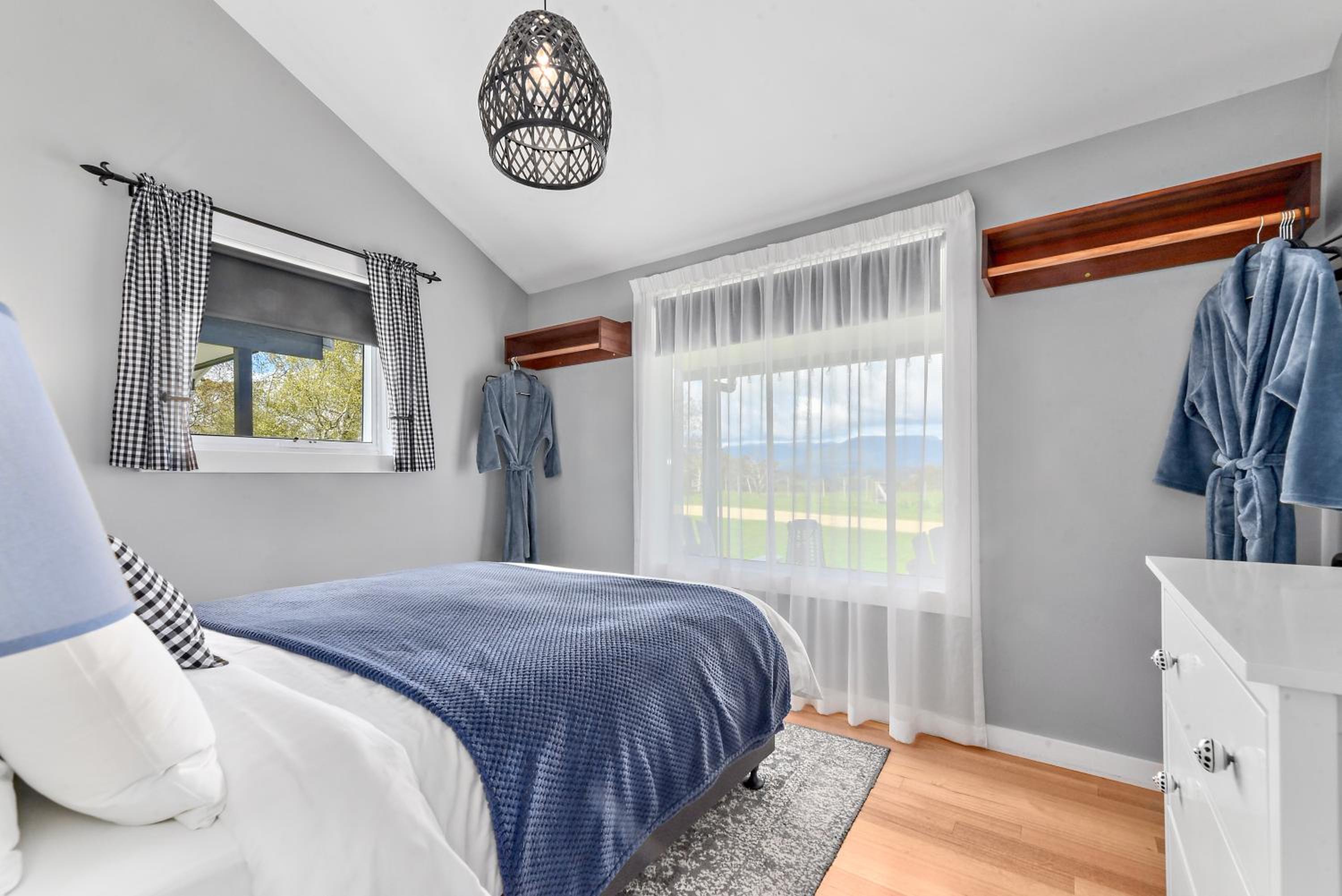 Wakefields - an enchanting mountain view cottage