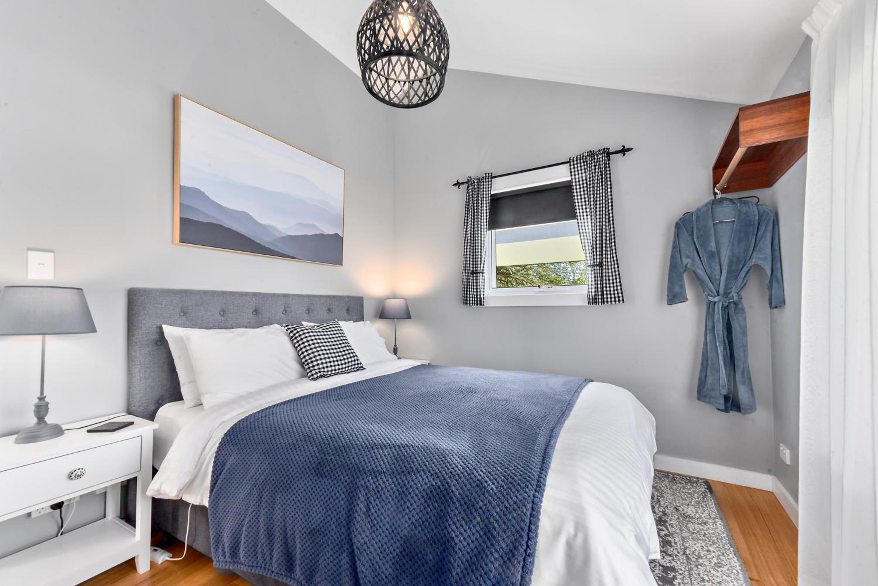 Wakefields - an enchanting mountain view cottage