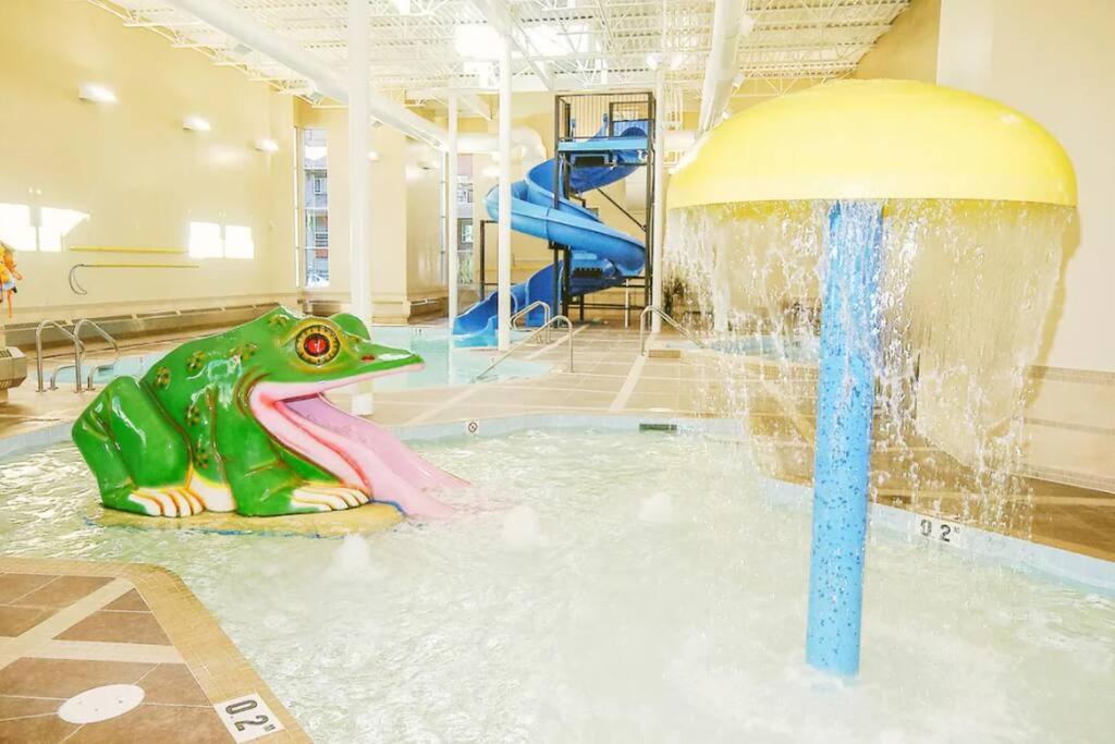 Mountain Getaway in Canmore - Sleeps 6 - Pool & Hottub