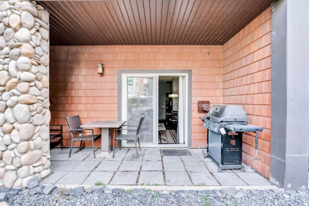 Mountain Getaway in Canmore - Sleeps 6 - Pool & Hottub