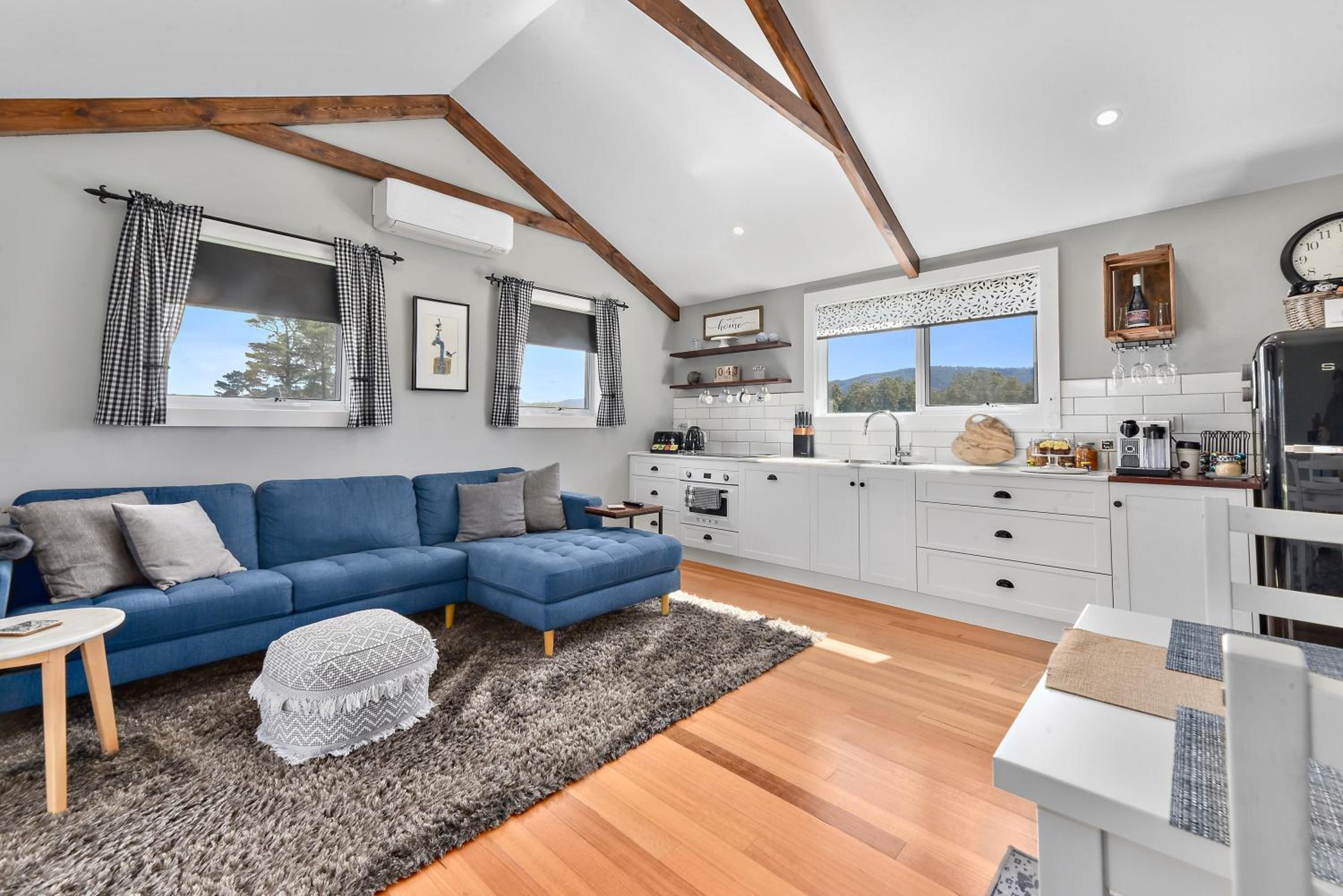 Wakefields - an enchanting mountain view cottage