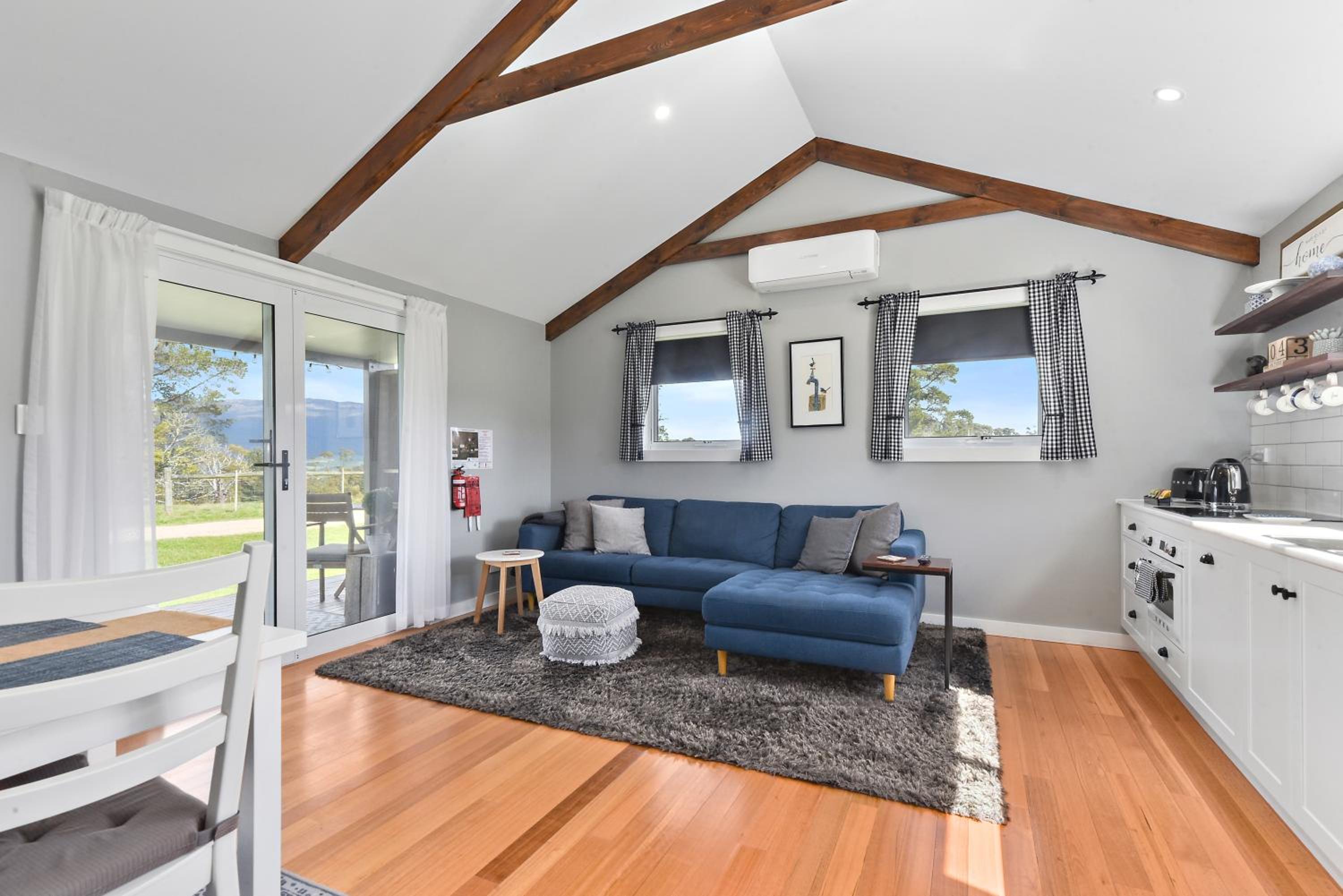 Wakefields - an enchanting mountain view cottage
