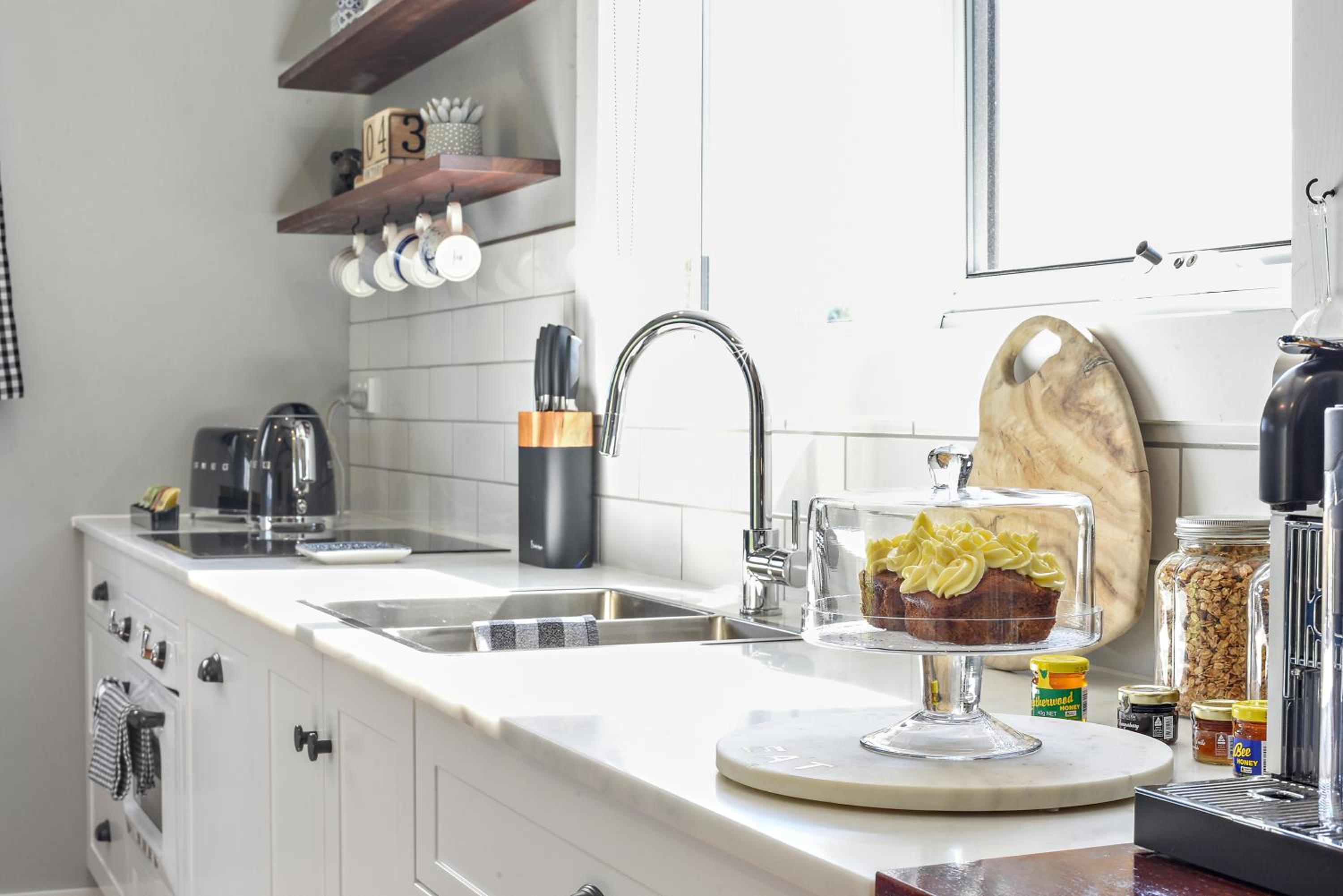 Wakefields - an enchanting mountain view cottage