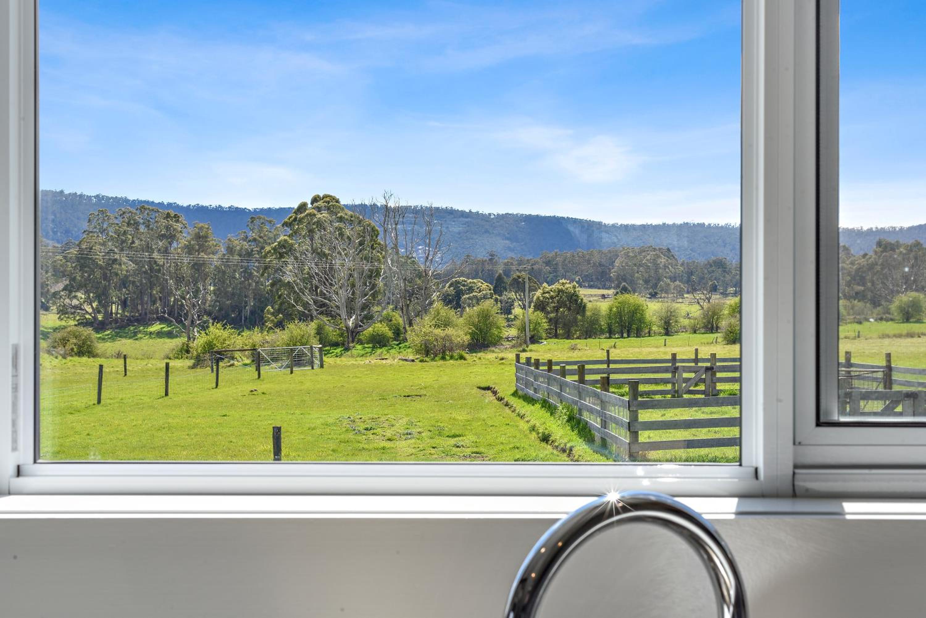 Wakefields - an enchanting mountain view cottage