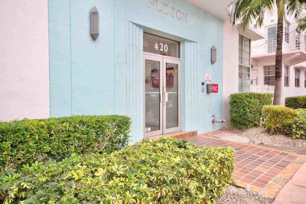 TROPICAL HAVEN POOL & 2BLOCKS TO BEACh view 5