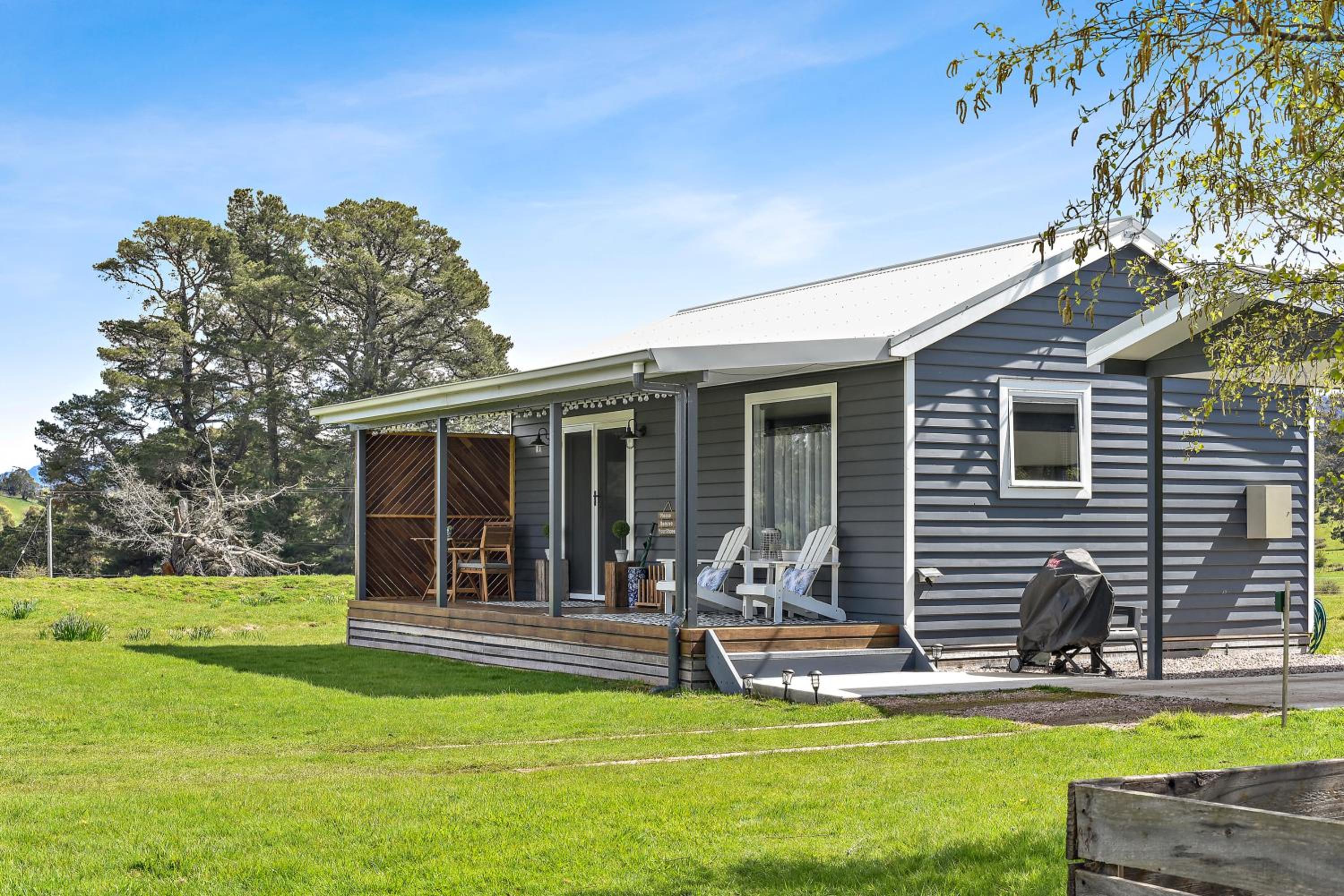 Wakefields - an enchanting mountain view cottage