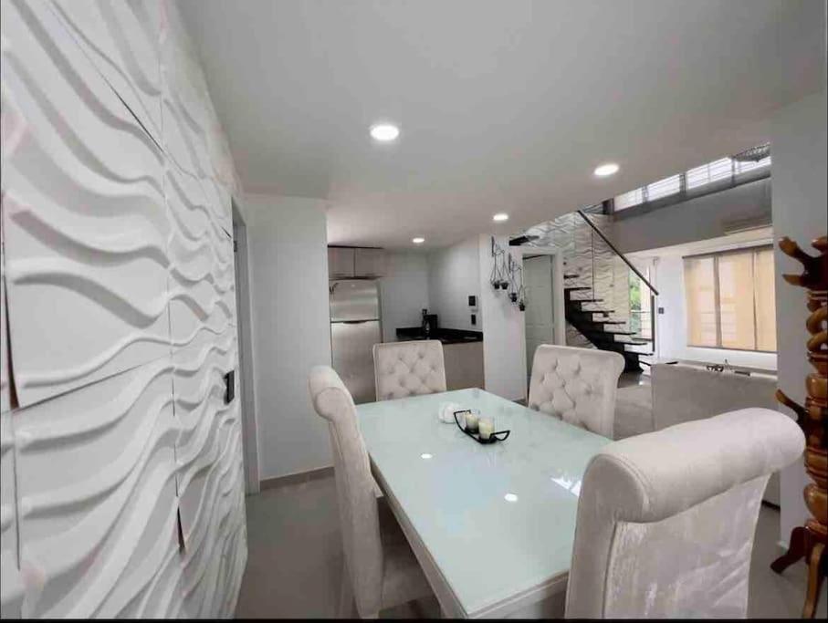 Apartamento 4 R 3 B Laureles