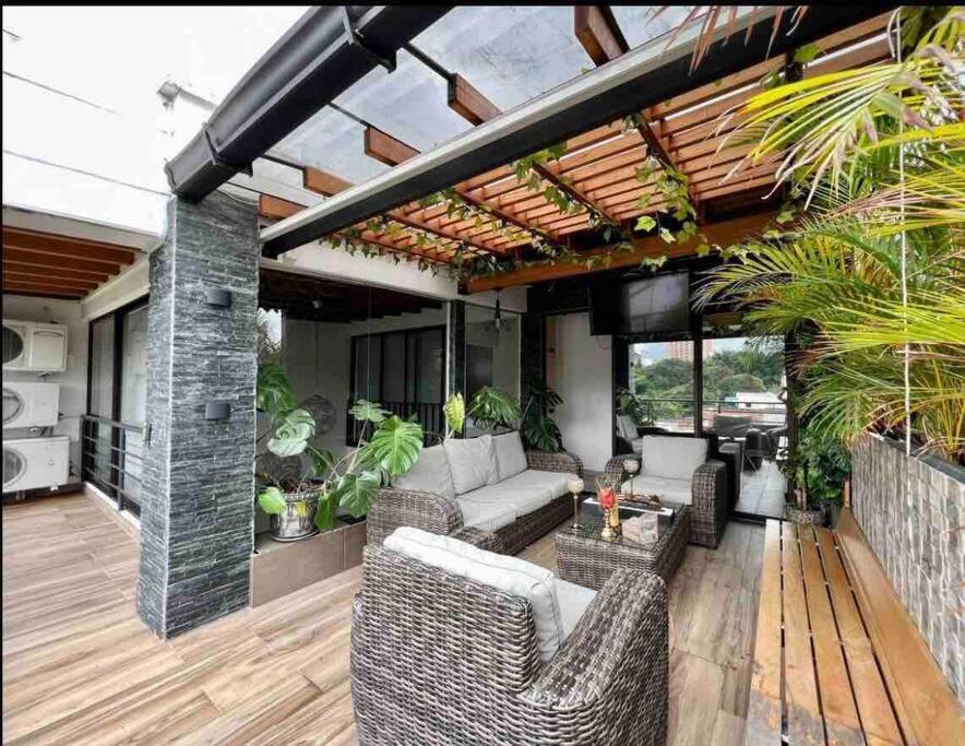 Apartamento 4 R 3 B Laureles
