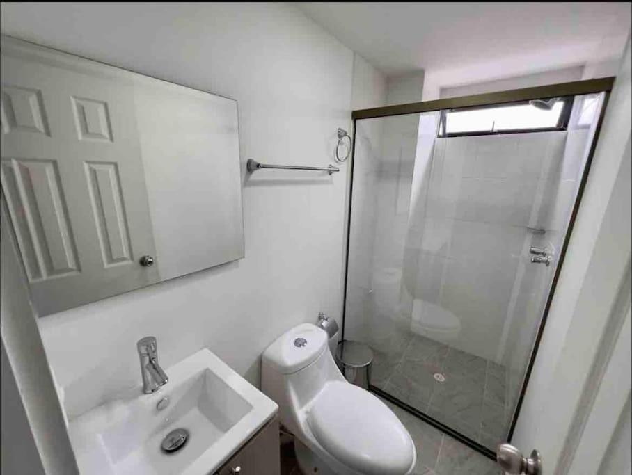 Apartamento 4 R 3 B Laureles