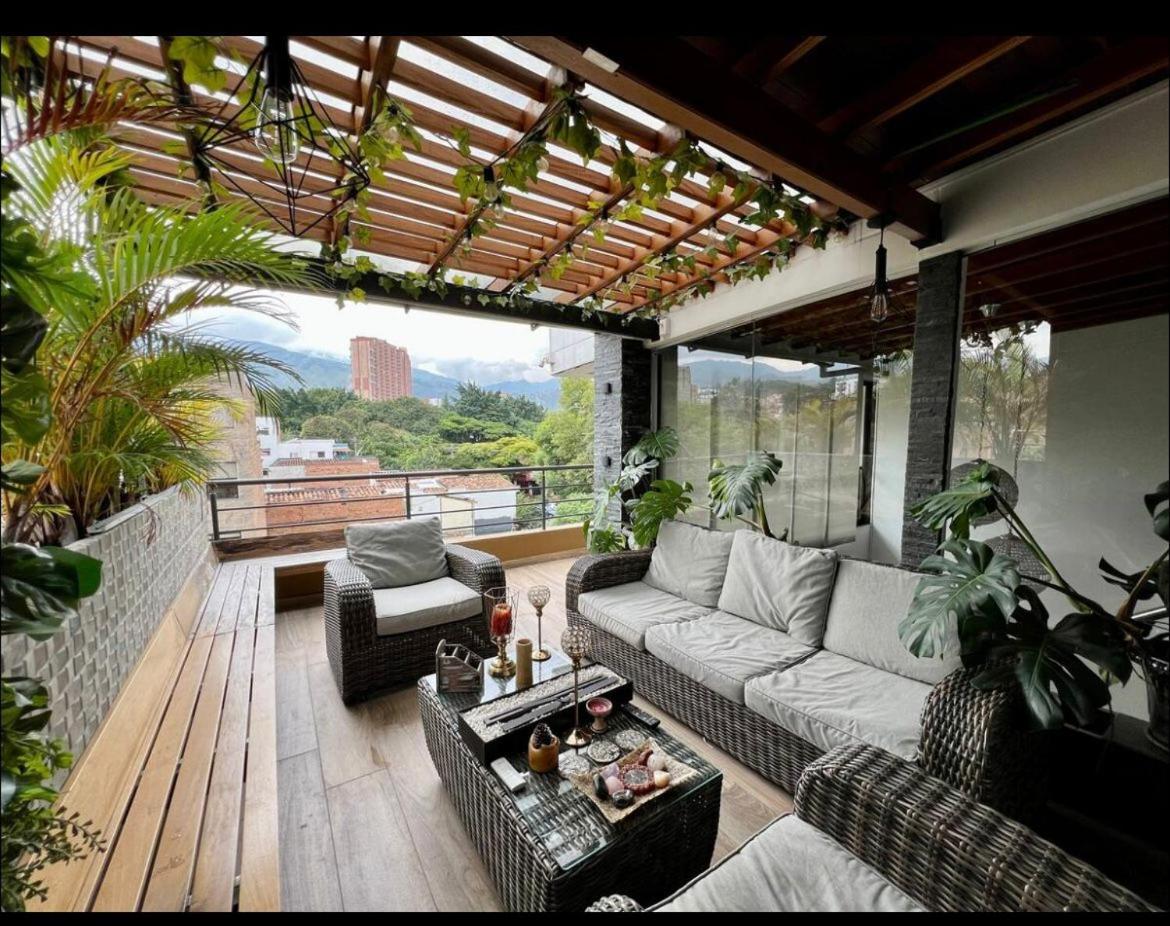 Apartamento 4 R 3 B Laureles