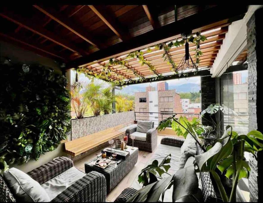 Apartamento 4 R 3 B Laureles