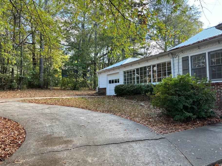 Pine Haven Getaway -Crib, Pets Welcome, Perfect for Families & Groups view 3