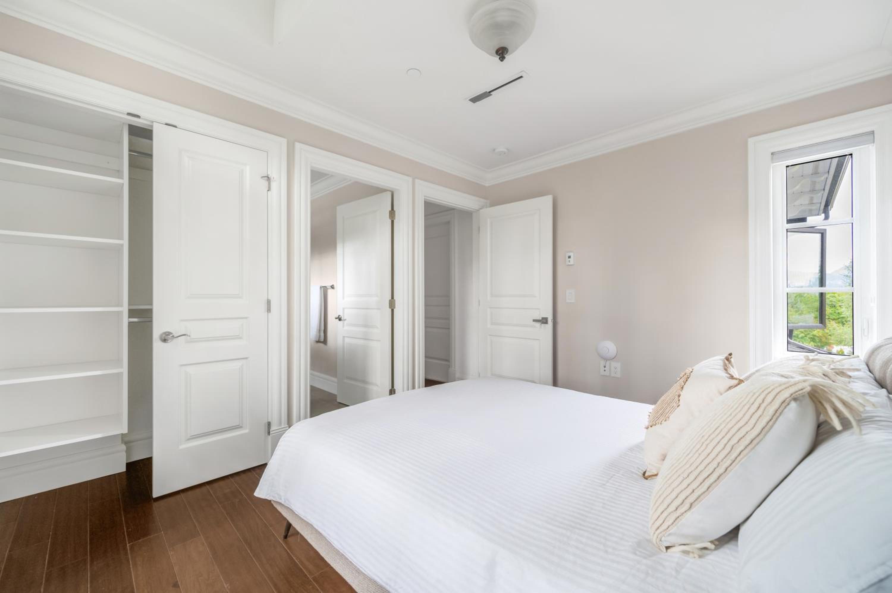 Experience Comfort Convenience Shared House