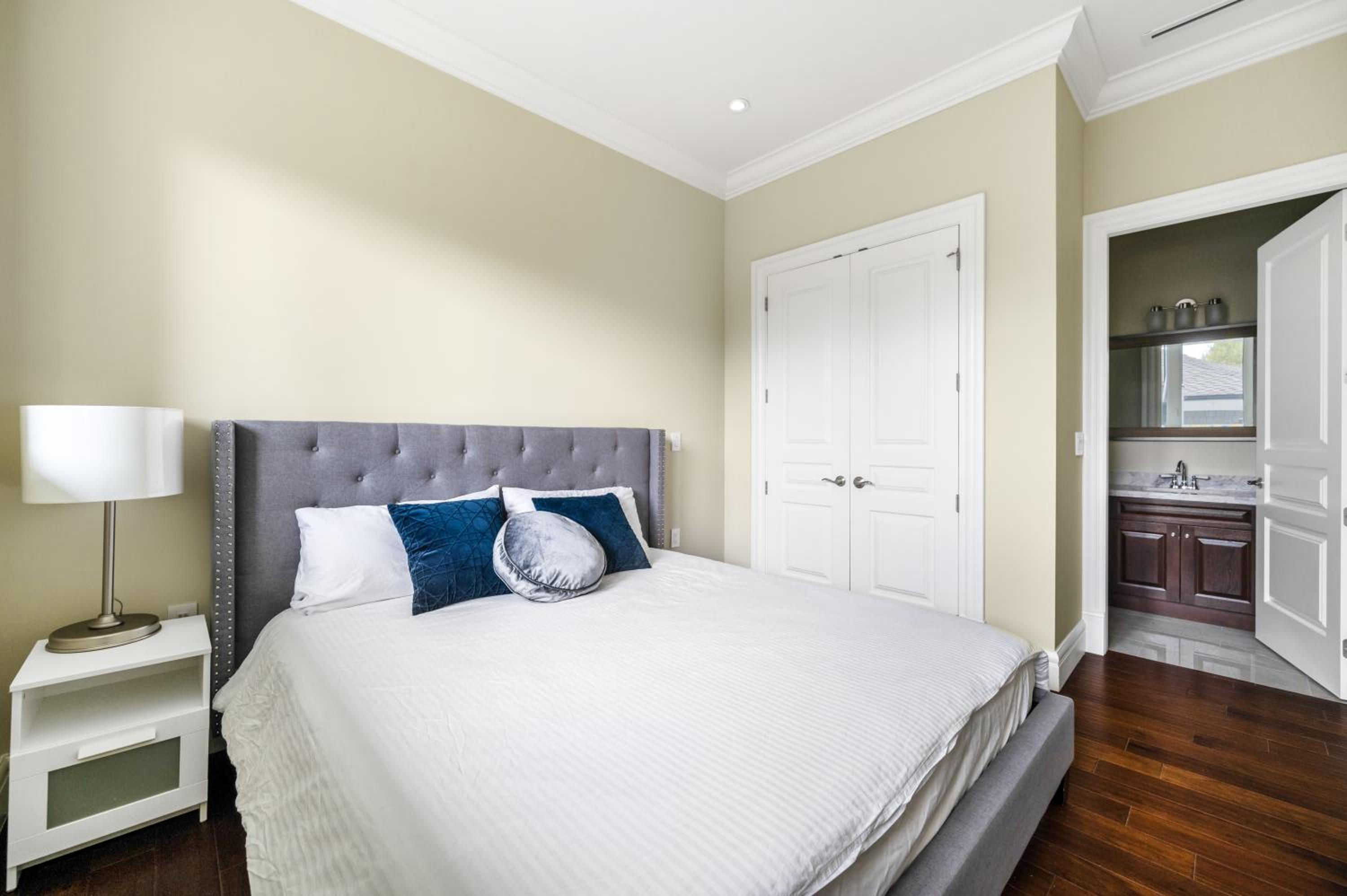 Experience Comfort Convenience Shared House