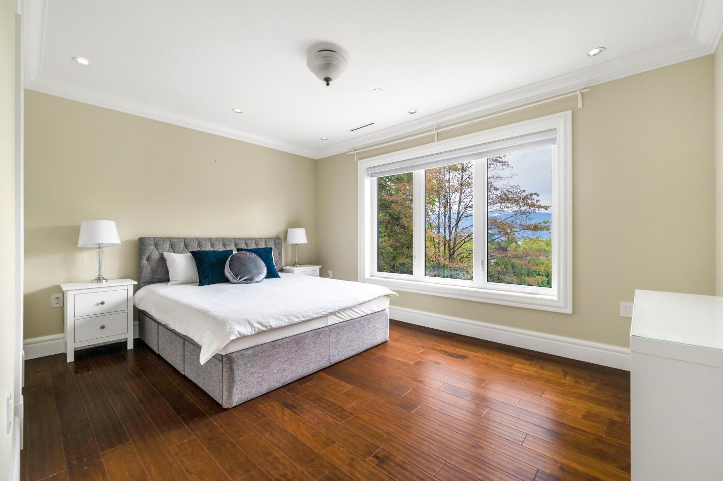 Experience Comfort Convenience Shared House