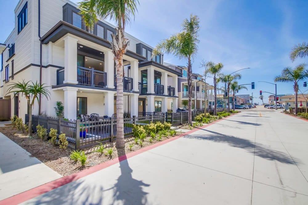 Steps 2 Ocean & Bay Luxury Belmont Park Dining view 4