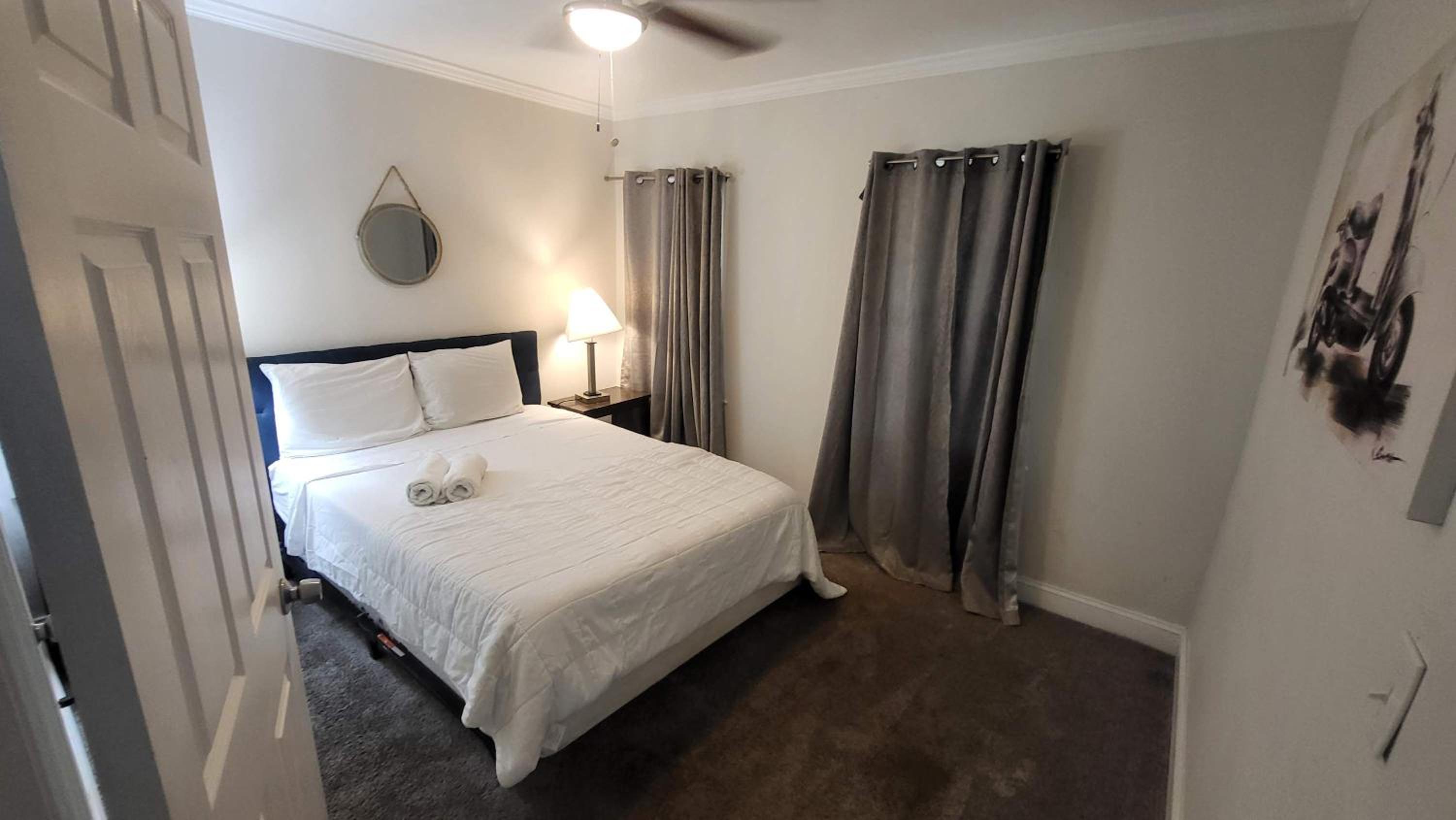 Large Renovated Cottage on East Lake Park view 5