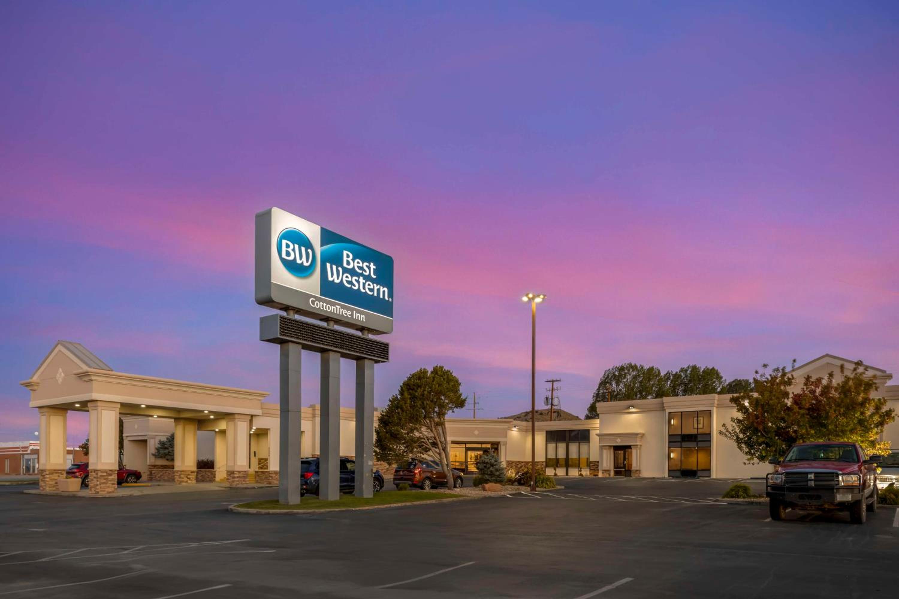Rawlins Vacations - Best Western Cotton Tree Inn - Property Image 41