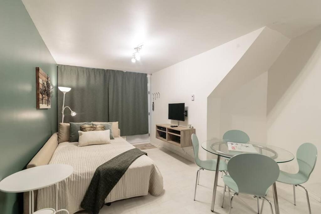 Metro Sherbrooke - Charming