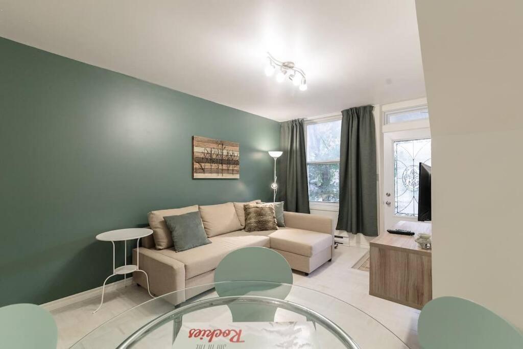 Metro Sherbrooke - Charming